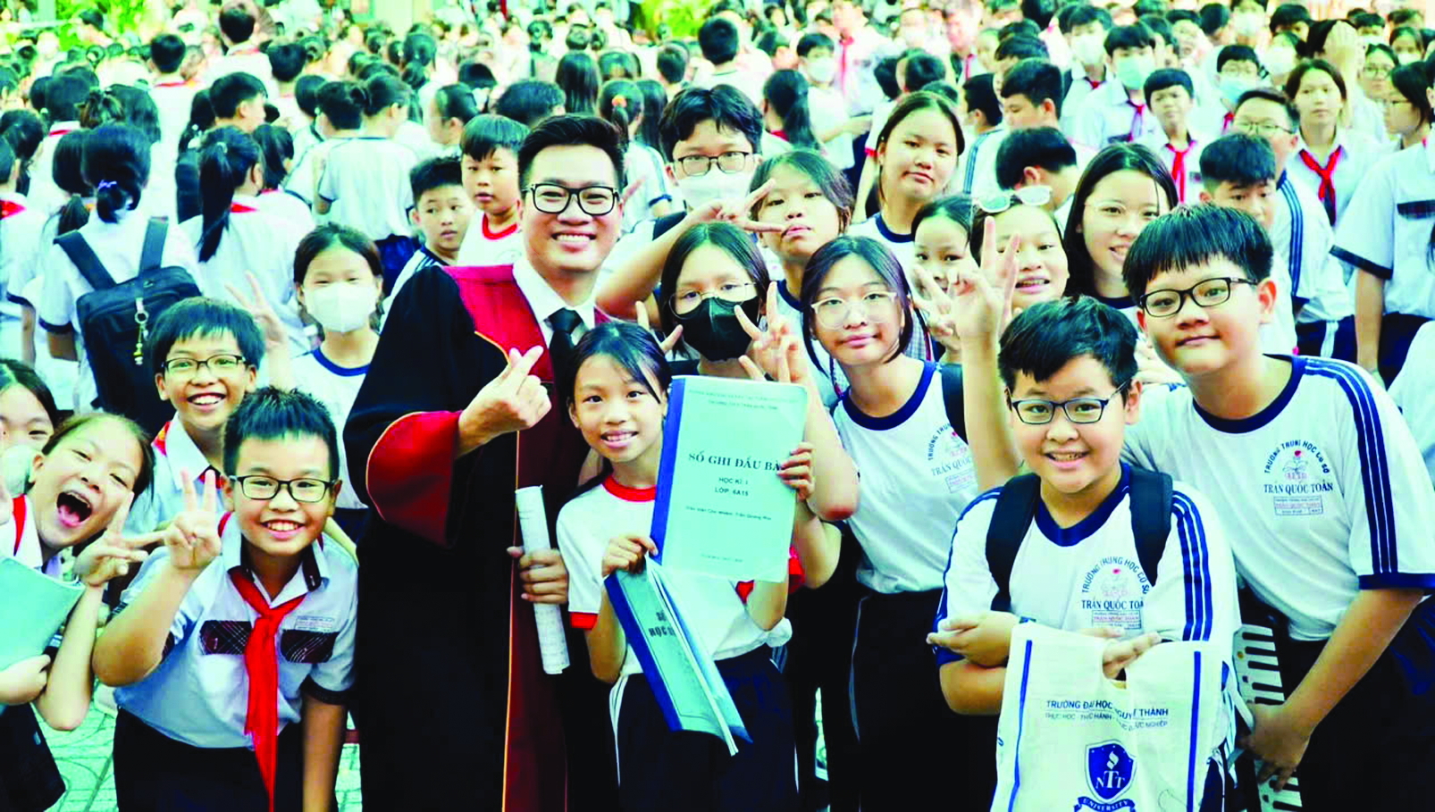 Nếu một ngày ta biết dừng lại Luật sư Nguyễn Hoàng Trung Hiếu trong một buổi sinh hoạt với học sinh về bạo lực học đường sau phiên tòa giả định - Ảnh do tác giả cung cấp