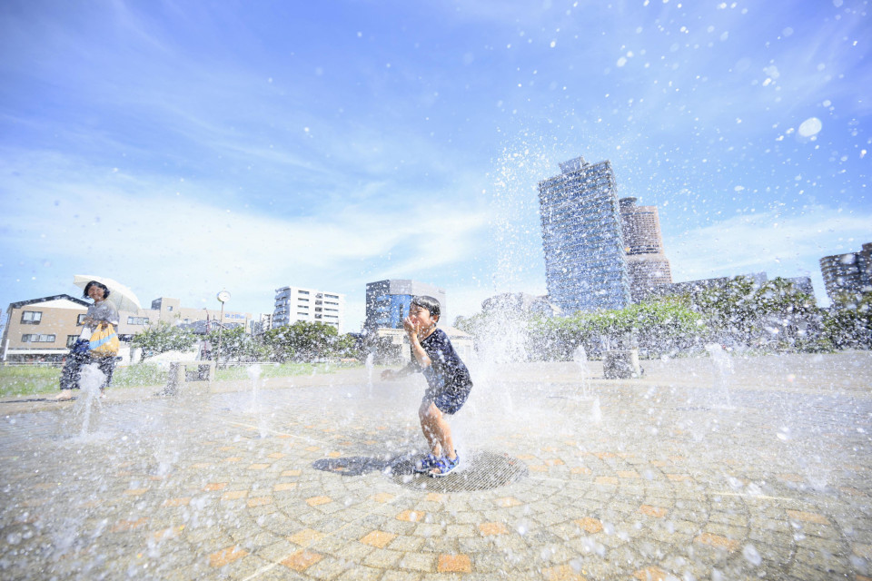 Tokyo miễn phí nước cho người dân trong 4 tháng hè - Ảnh: Kyodo