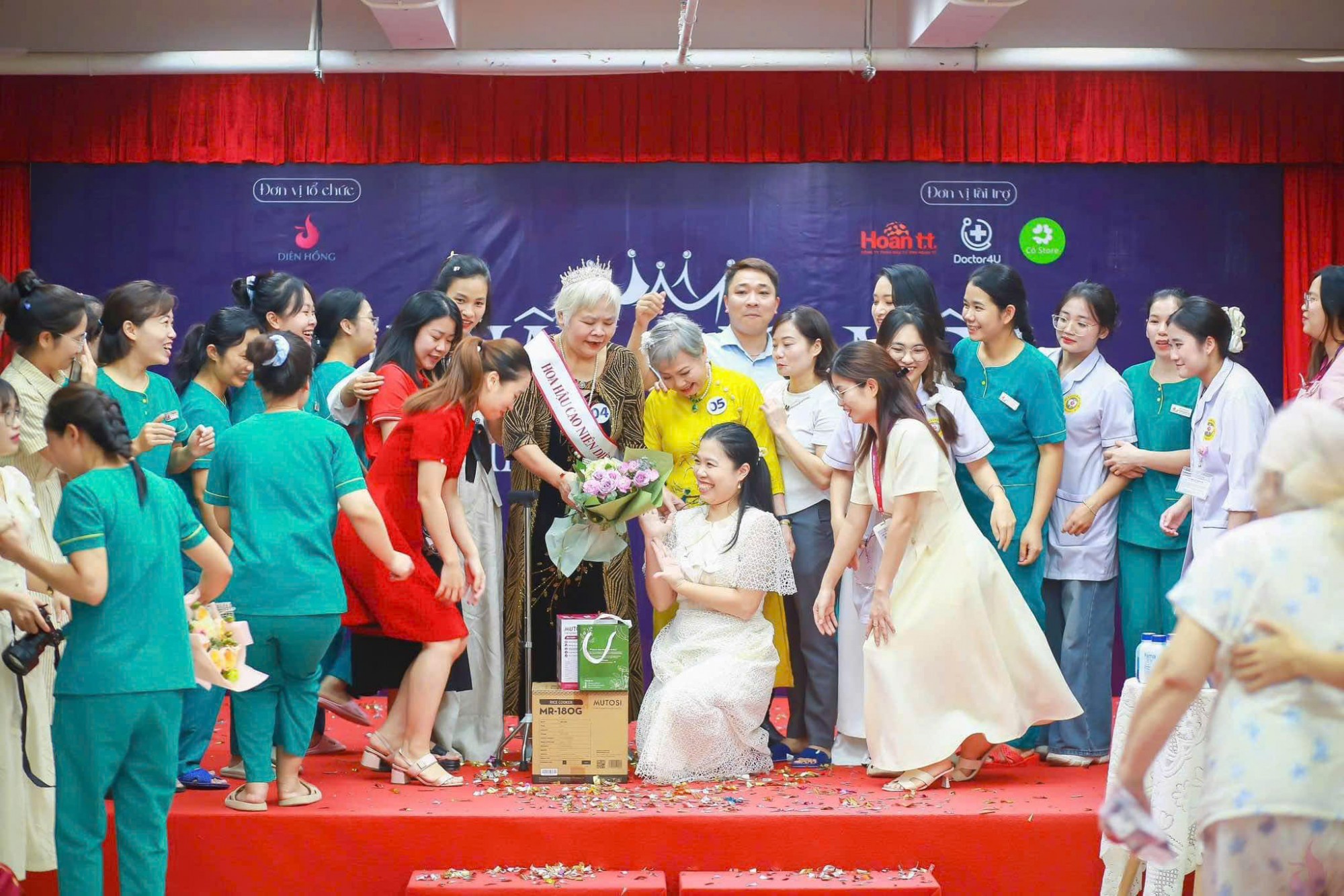 Ngoài các hoạt động hàng ngày, Diên Hồng còn tổ chức những cuộc thi, ngày hội định kỳ hằng năm cho các cụ