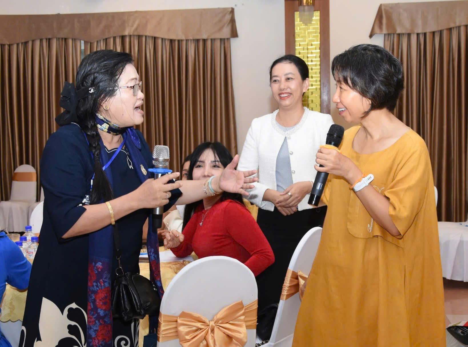 Bà Nguyễn Thị Bích Hà chia sẻ chương trình giàu toàn diện - Ảnh CTV