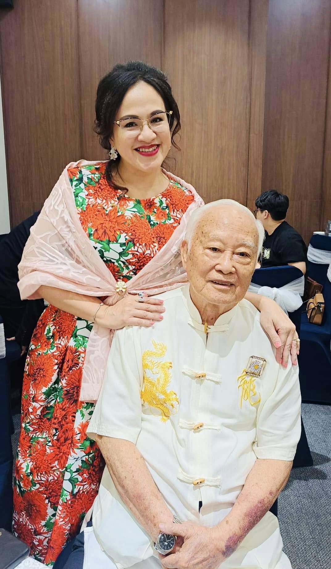 Chữ “hiếu” lớn lên trong từng con chữ của cha Chị Ô Mỹ Phương và cha mình – nhà thư pháp Ô Dân Phát