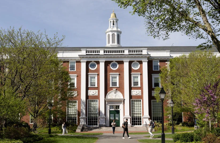Tại Harvard, hơn một phần tư tổng số sinh viên, hay 6.800 sinh viên, đến từ các quốc gia khác. ẢNH: SOPHIE PARK/NYTIMES