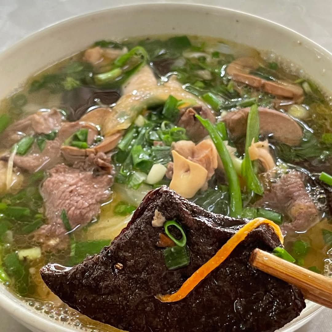 Miếng gan cháy chính là linh hồn của món ăn độc đáo này