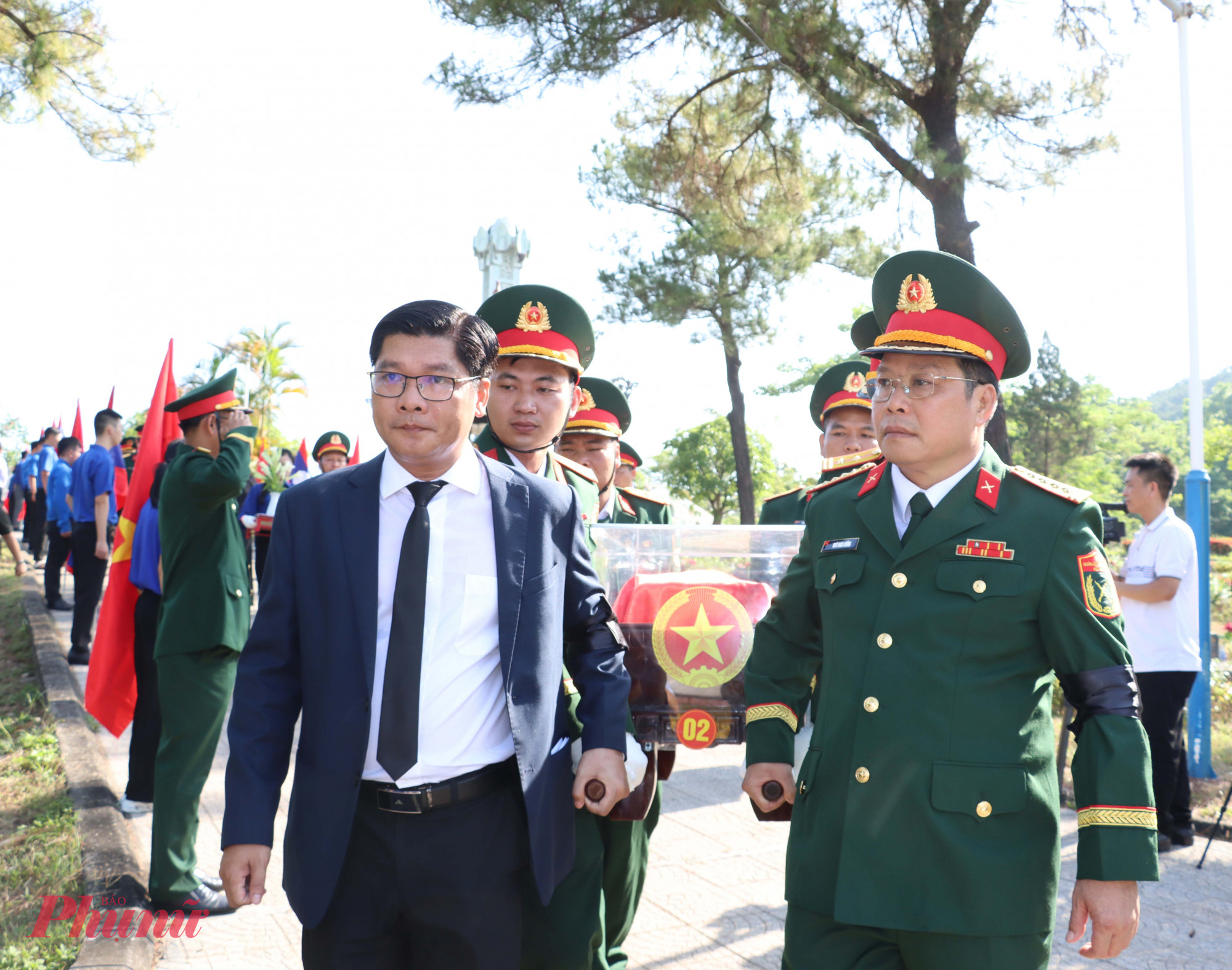 Thực hiện các nghi lễ tại buổi lễ truy điệu và an táng 