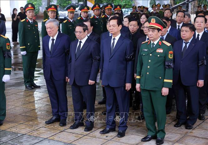 Đoàn Chính phủ nước Cộng hòa Xã hội chủ nghĩa Việt Nam do đồng chí Phạm Minh Chính - Ủy viên Bộ Chính trị, Thủ tướng Chính phủ làm trưởng đoàn vào viếng - ảnh: TTXVN