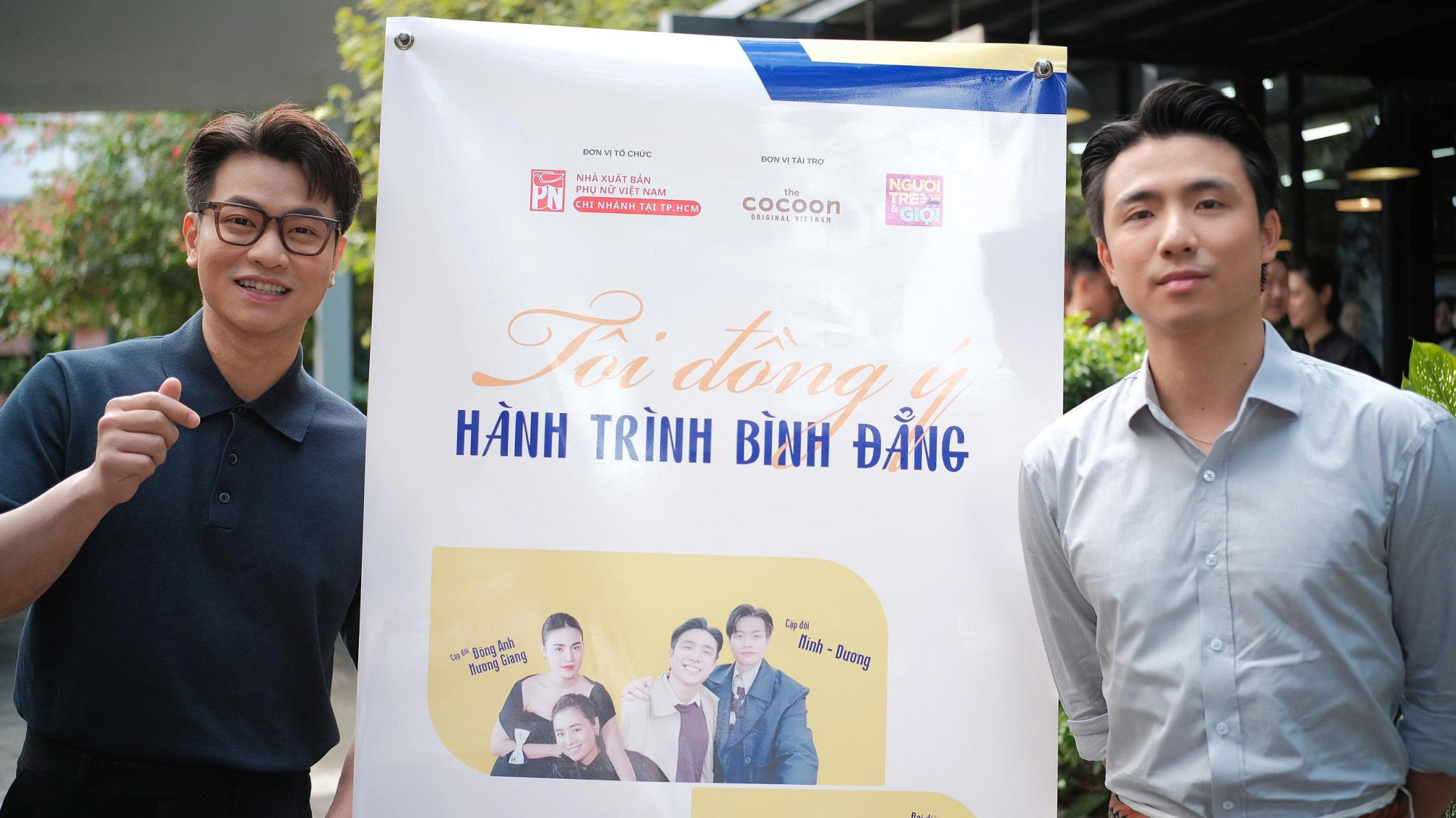 Cặp đôi Bùi Anh Ninh - Nguyễn Tùng Dương chủ động lan tỏa thông điệp Tôi đồng ý! Hành trình bình đẳng - Ảnh: NXB Phụ nữ Việt Nam