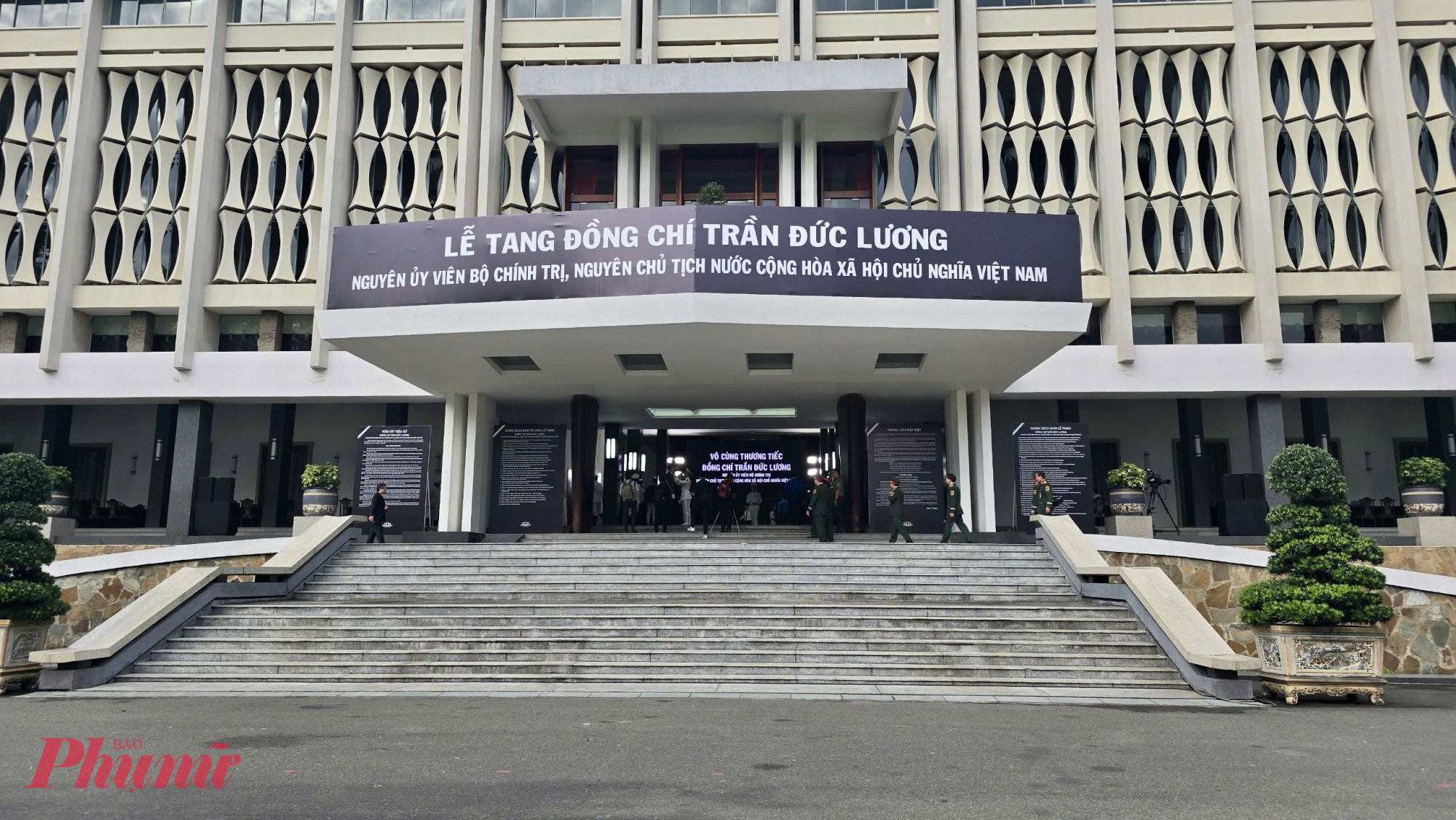Hội trường Thống Nhất - nơi diễn ra lễ viếng của nguyên Chủ tịch nước Trần Đức Lương tại khu vực phía Nam - Ảnh: Trang Nguyễn 