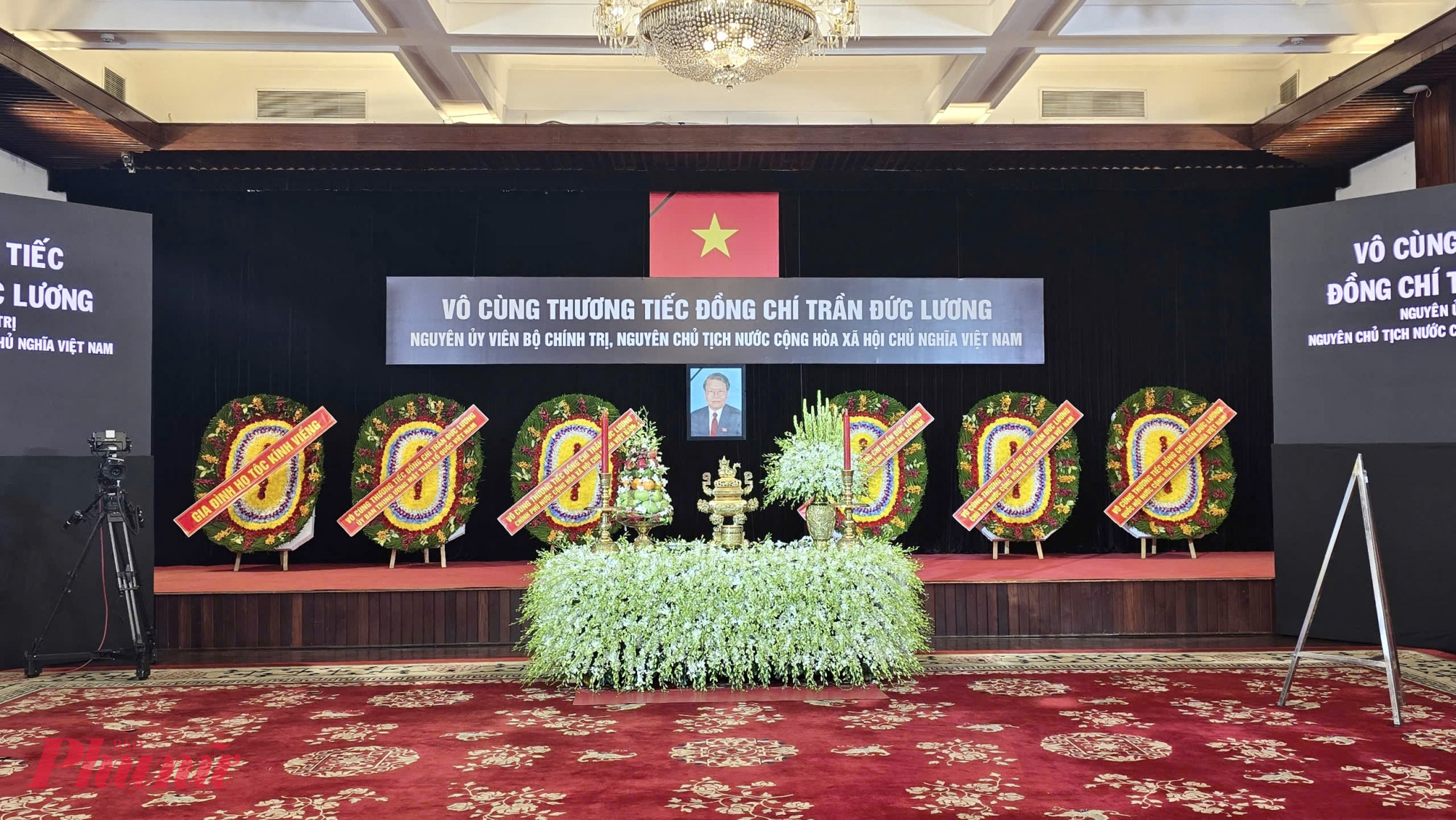 Di ảnh nguyên Chủ tịch nước Trần Đức Lương được đặt trang trọng tại Hội trường Thống Nhất - Ảnh: Trang Nguyễn