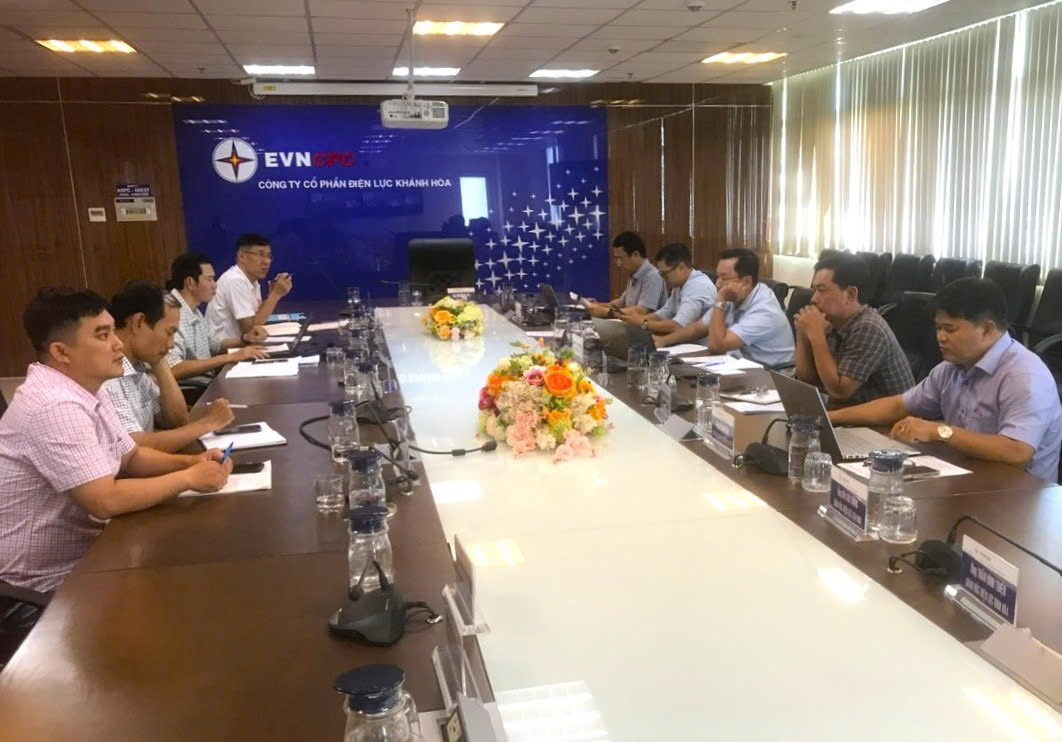 Họp giao ban trực tuyến tiến độ Dự án cải tạo đường dây 110kV Nha Trang - Diên Khánh - Suối Dầu giữa PC Khánh Hòa, NPMU, Tư vấn giám sát, Nhà thầu thi công - Ảnh: PC Khánh Hòa