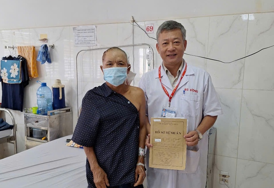Bệnh nhân tỉnh táo và đang được điều trị tích cực sau phẫu thuật - Ảnh: B.X.
