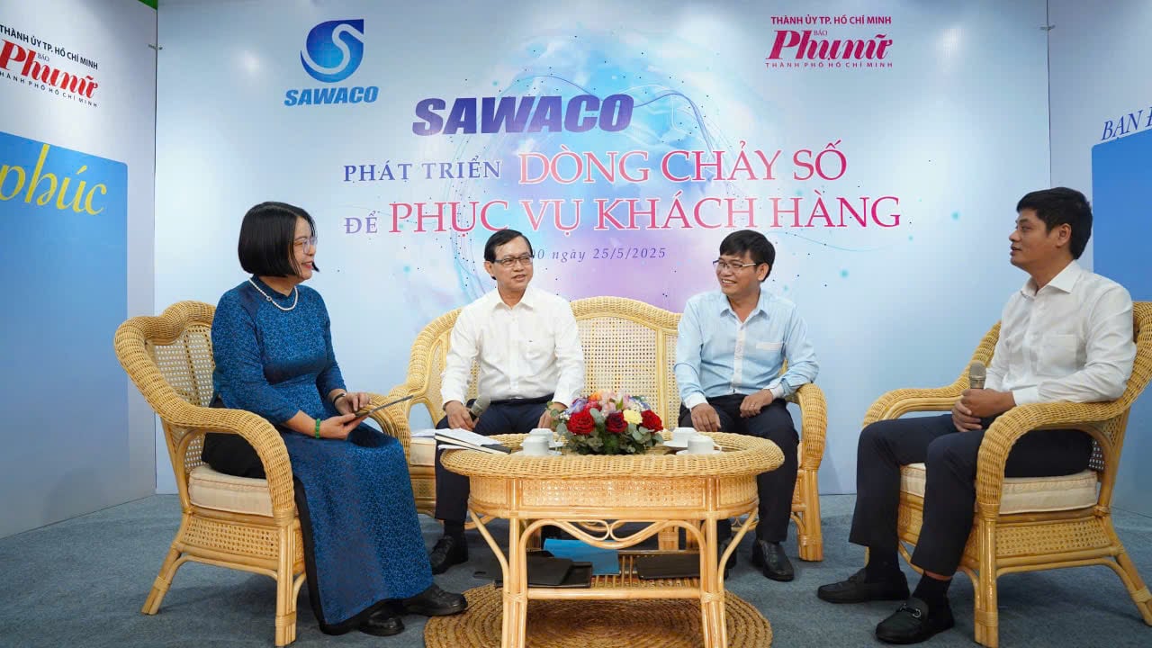 Trực tiếp: Talkshow “SAWACO phát triển dòng chảy số để phục vụ khách hàng” Các đại biểu đang trao đổi tại chương trình