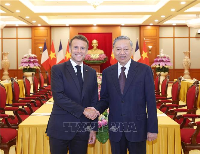 Tổng Bí thư Tô Lâm hội kiến Tổng thống Pháp Emmanuel Macron. Ảnh: Thống Nhất/TTXVN