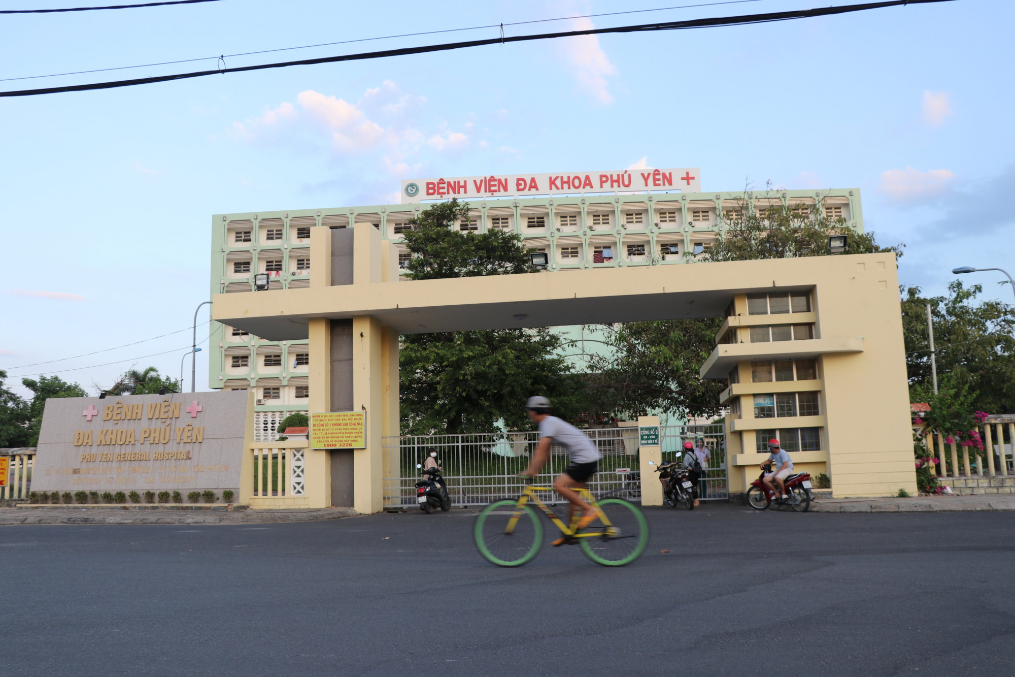 Bệnh viện Đa khoa tỉnh Phú Yên cấp cứu ông N, nhưng người này đã không qua khỏi. 