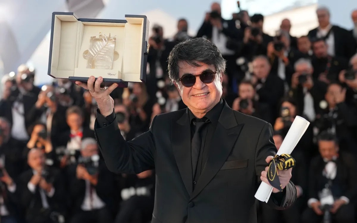 Cannes 2025 tiên phong công nghệ và đối thoại với thời cuộc Đạo diễn Jafar Panahi với giải Cành cọ vàng của LHP Cannes lần thứ 78. Ảnh: Reuteur