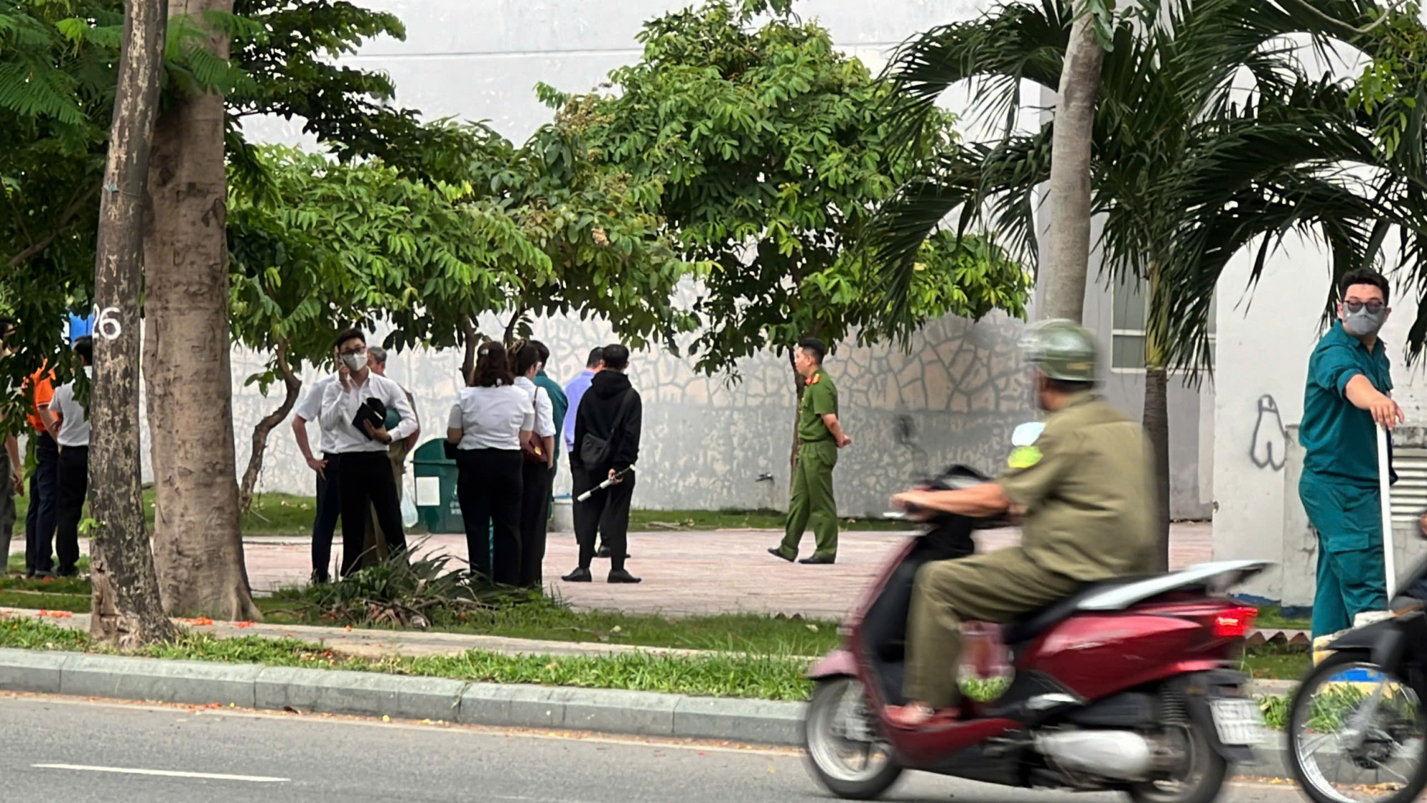 Lực lượng chức năng có mặt tại khu vực. Ảnh: A.X.