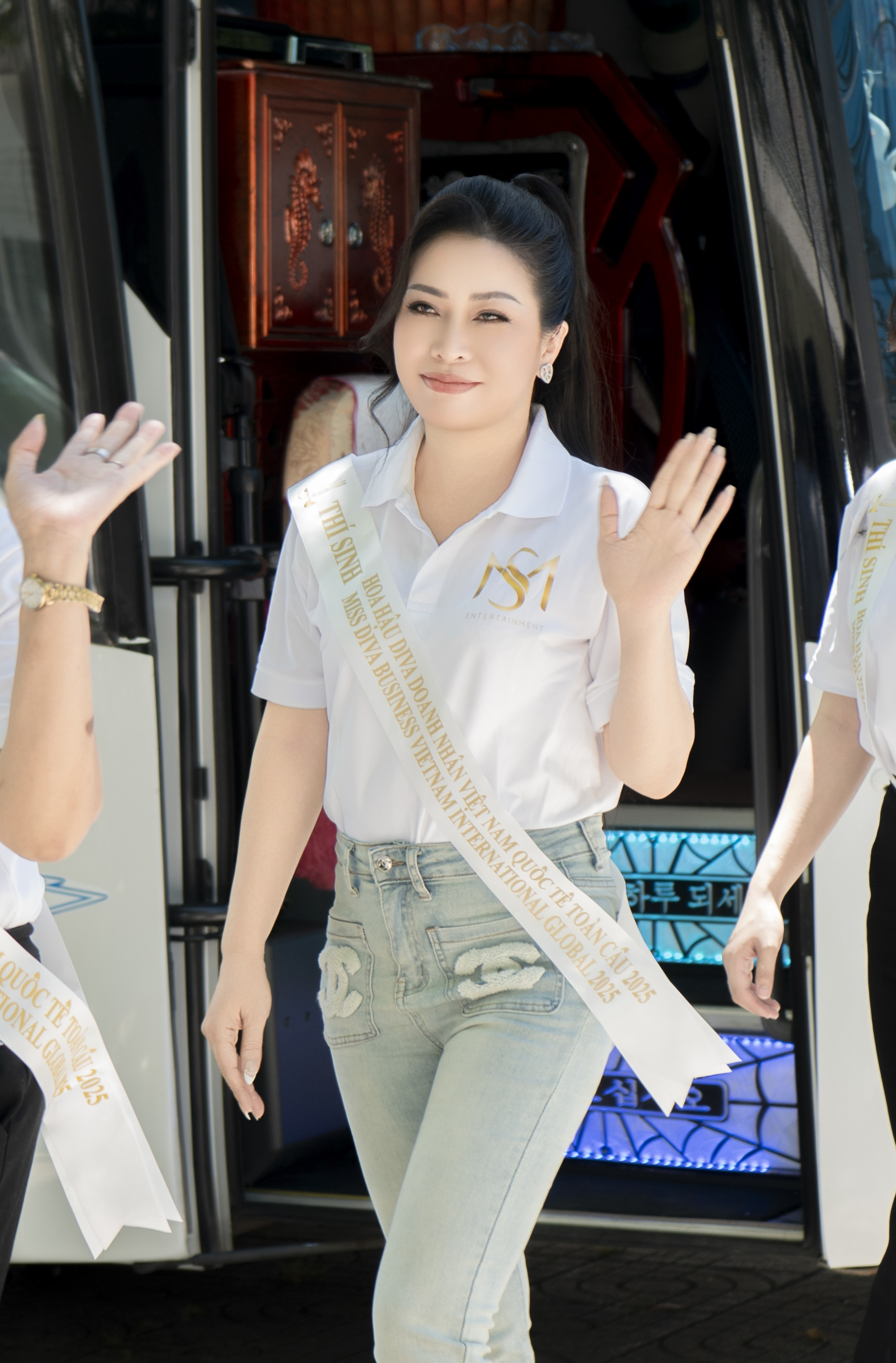 Tại đêm chung kết cuộc thi Hoa hậu Diva Doanh nhân Việt Nam Quốc tế Toàn cầu 2025, Hằng Nguyễn gây ấn tượng bởi diện mạo thanh lịch, thần thái bản lĩnh, mà còn bởi câu chuyện chân thành, chạm cảm xúc về hành trình làm thiện nguyện xuyên suốt nhiều năm qua. Nhờ đó, cô đã nhận được danh hiệu Hoa hậu Nhân ái của cuộc thi. 