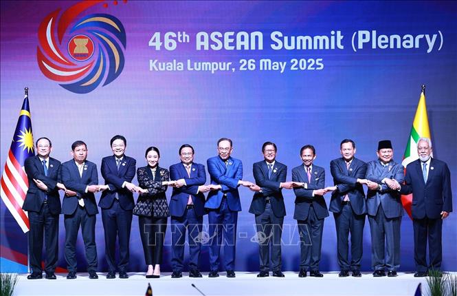Thủ tướng Phạm Minh Chính: Biến động thuế quan là cơ hội để ASEAN củng cố nội lực Thủ tướng Phạm Minh Chính và lãnh đạo các nước ASEAN, Timor-Leste tham dự Phiên toàn thể Hội nghị Cấp cao ASEAN lần thứ 46. Ảnh: Dương Giang/TTXVN