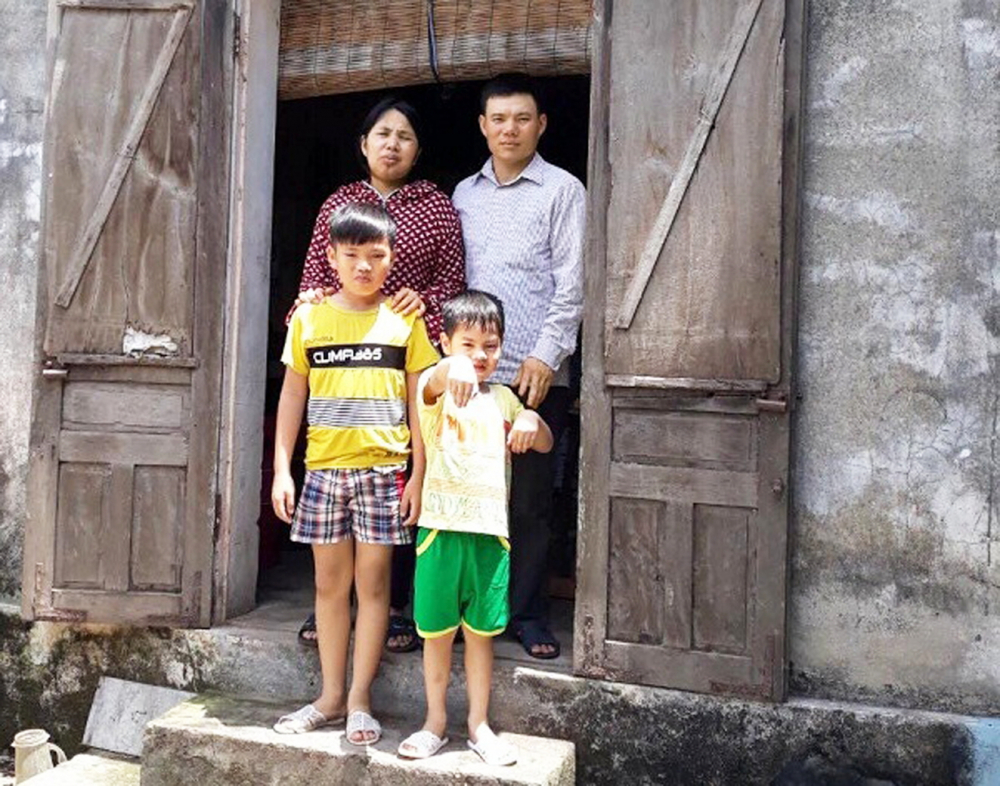 Vợ chồng anh Trung, chị Vân và các con - Ảnh do nhân vật cung cấp