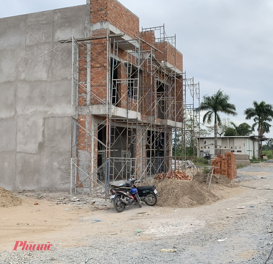 Bỏ giấy phép xây dựng sẽ góp phần giảm giá nhà Một dự án nhà ở riêng lẻ đang xây dựng