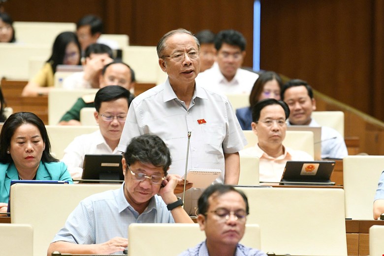 Đại biểu Nguyễn Văn Thân đề nghị bổ sung quy định về trách nhiệm của cơ quan chức năng khi hoàn thuế cho doanh nghiệp - ảnh: Media Quốc hội