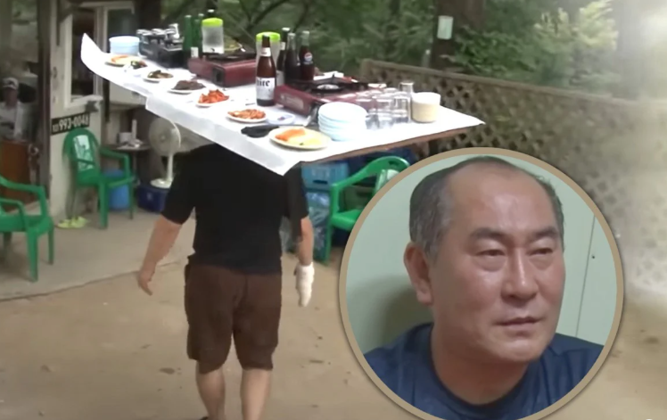 Kỹ năng mang theo phi thường của Kang đã biến quán ăn của anh ấy thành một điểm nóng du lịch. Ảnh: YouTube