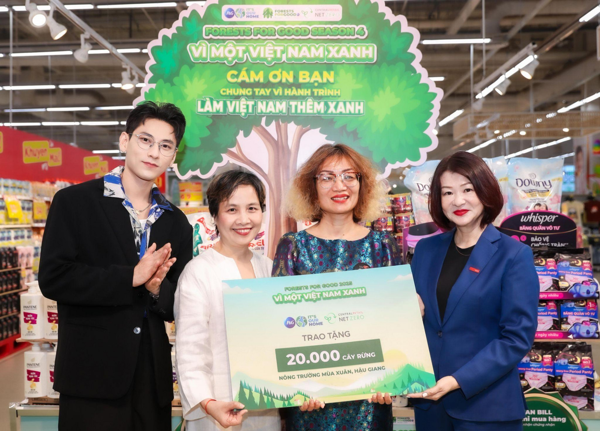 Chương trình tiếp tục kế hoạch trồng 20.000 cây rừng tại tỉnh Hậu Giang - Ảnh: P&G Việt Nam