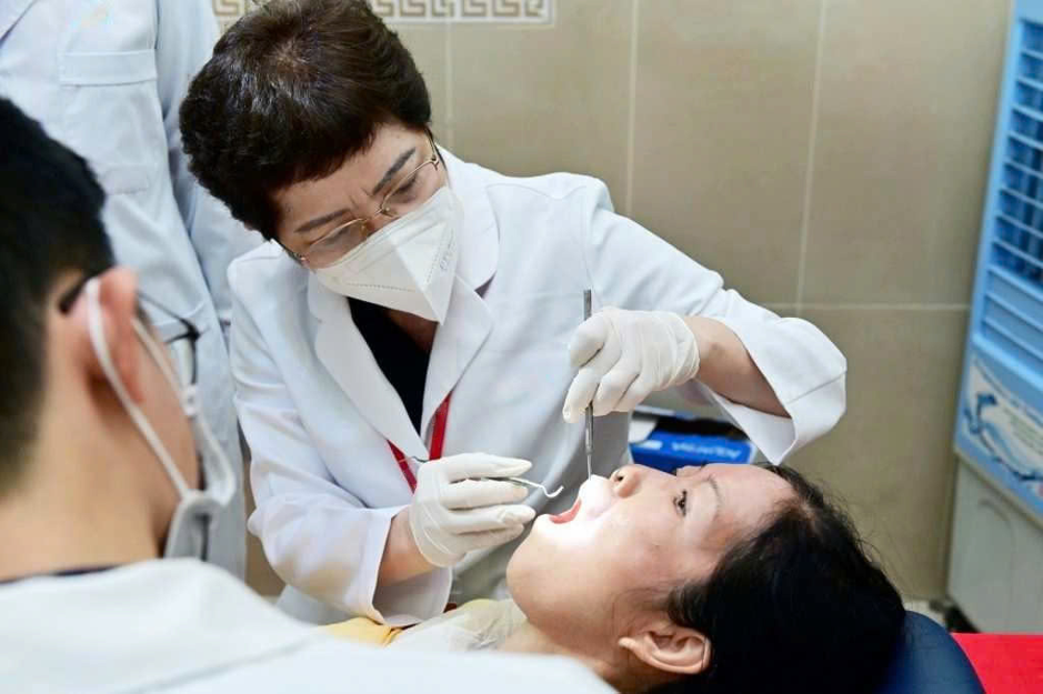 Phó giáo sư, tiến sĩ, bác sĩ Lâm Hoài Phương - Phó hiệu trưởng Trường đại học Gia Định, nguyên Giám đốc Bệnh viện Răng Hàm Mặt Trung ương TPHCM, trực tiếp phụ trách khối ngành sức khoẻ của trường - Ảnh: Hồng Hồng
