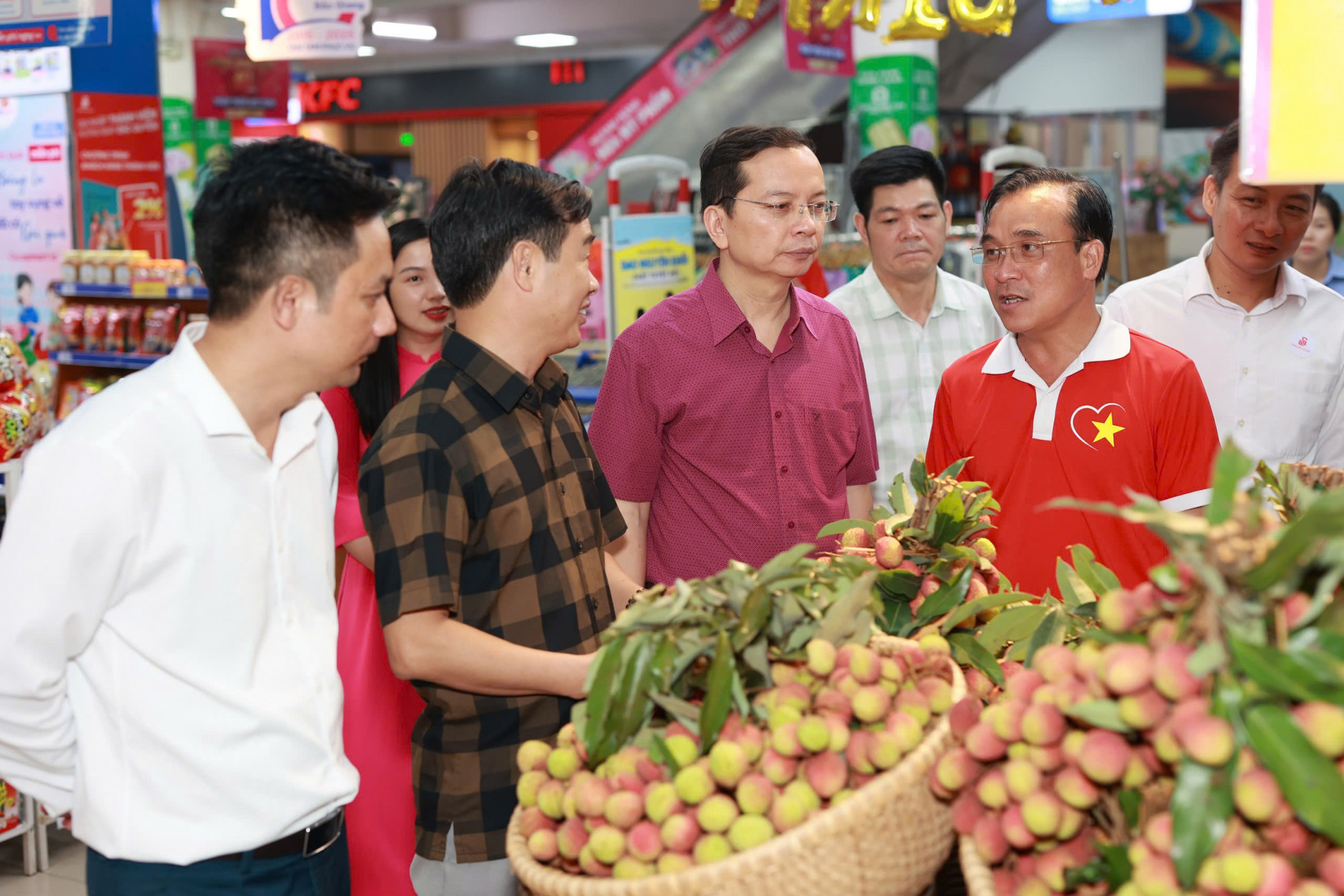 Vải thiều Lục Ngạn lên kệ siêu thị của Saigon Co.op - Ảnh: H.C (Ảnh đại diện)