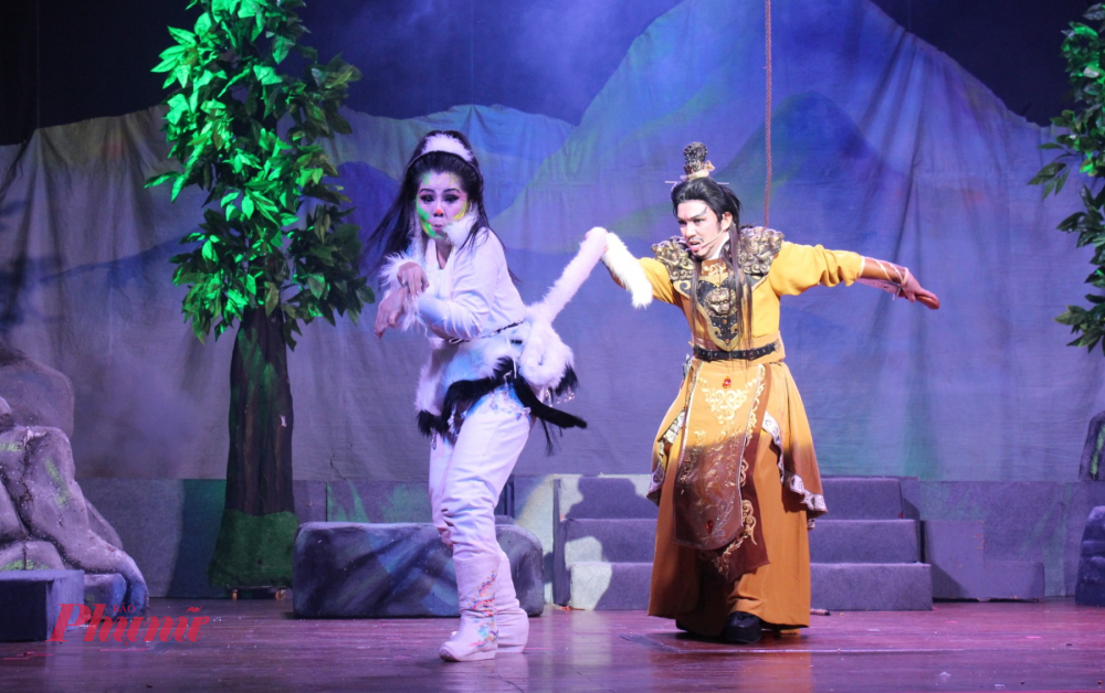 Với vũ đạo điêu luyện và 