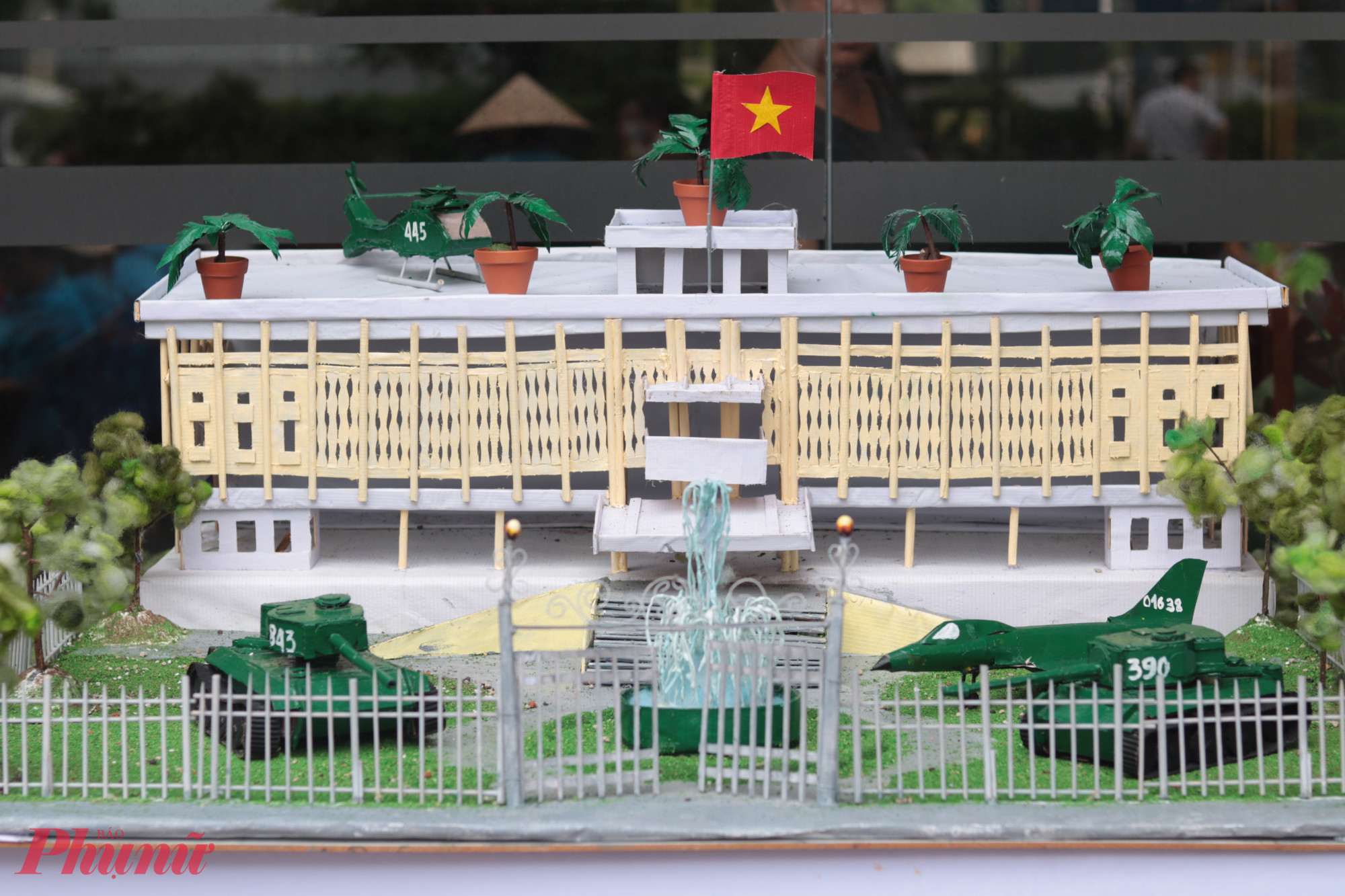 Mô hình dinh Độc Lập của đội thi Hội LHPN phường Tân Tạo A đoạt giải sáng tạo. 