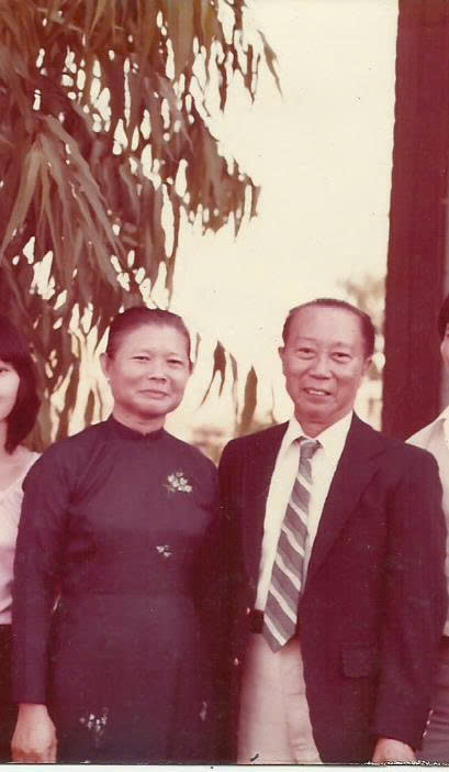 Cha mẹ vợ ông Trân