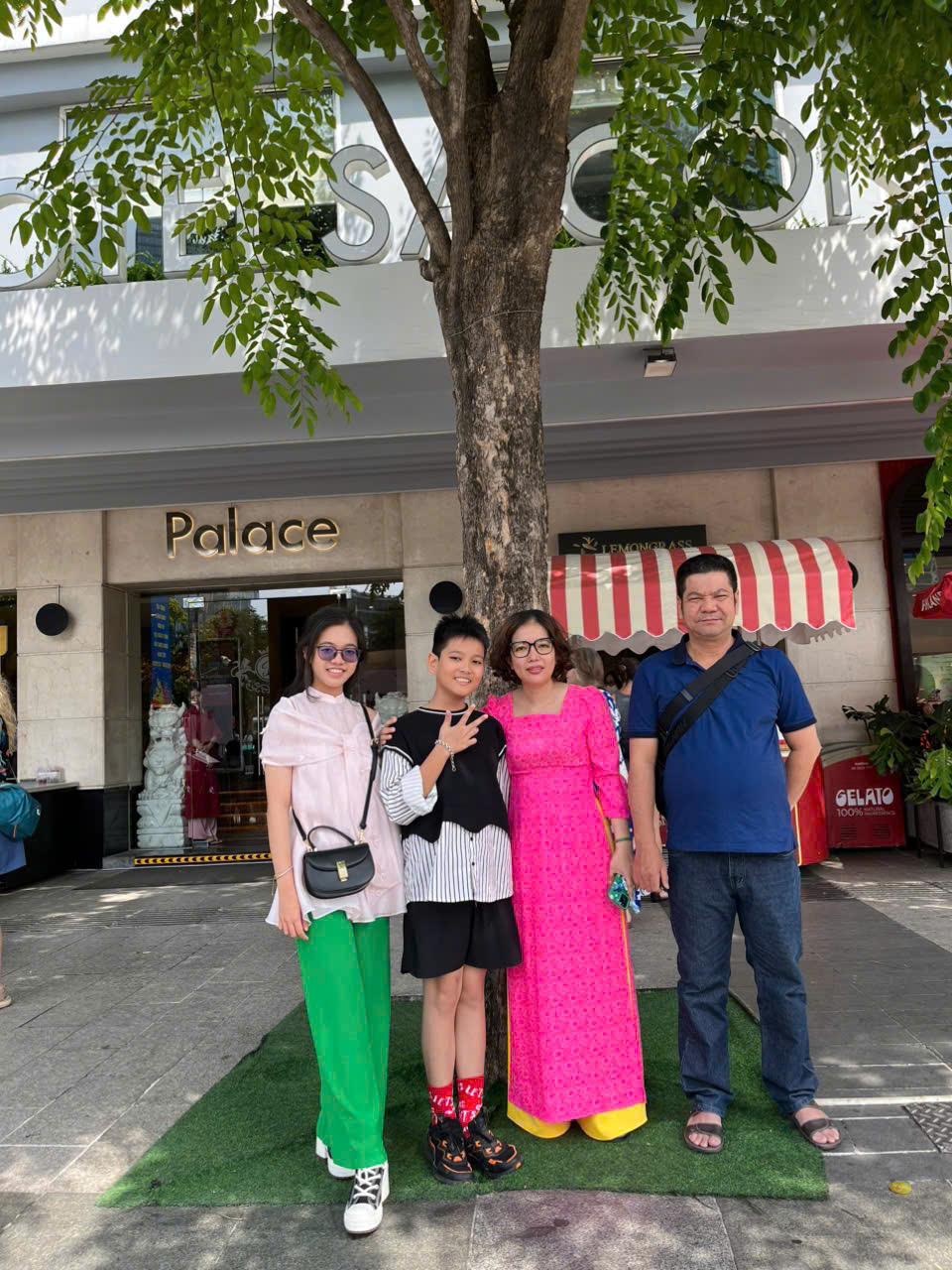 Đi đâu ăn gì cũng được, miễn cả đội đi cùng nhau là vui - Ảnh: nhân vật cung cấp