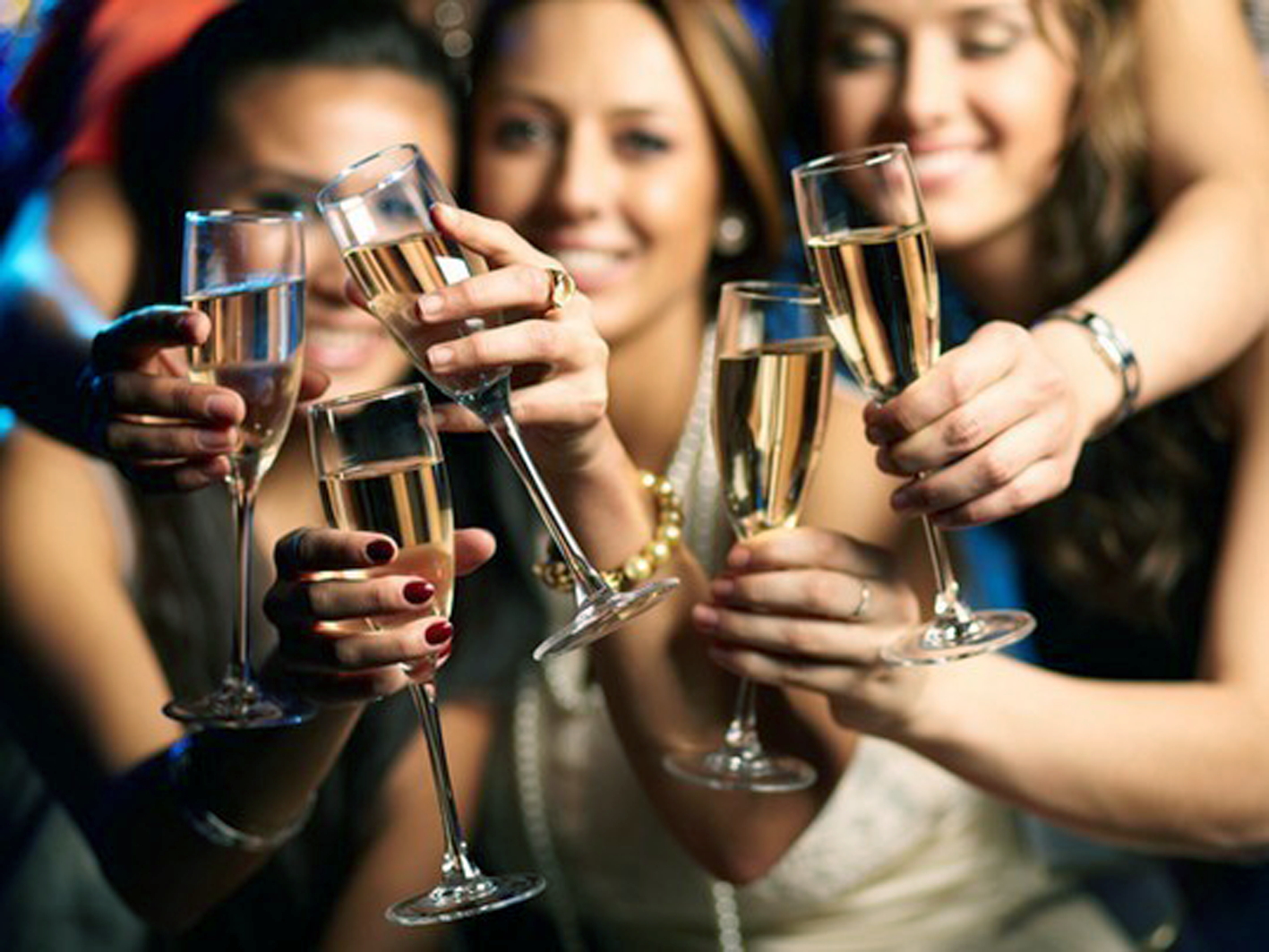 Mức tiêu thụ rượu bia ở phụ nữ đang gia tăng vài thập kỷ qua,  kéo theo nhiều lo ngại về vấn đề sức khỏe - ẢNH MINH HỌA: GETTY IMAGES