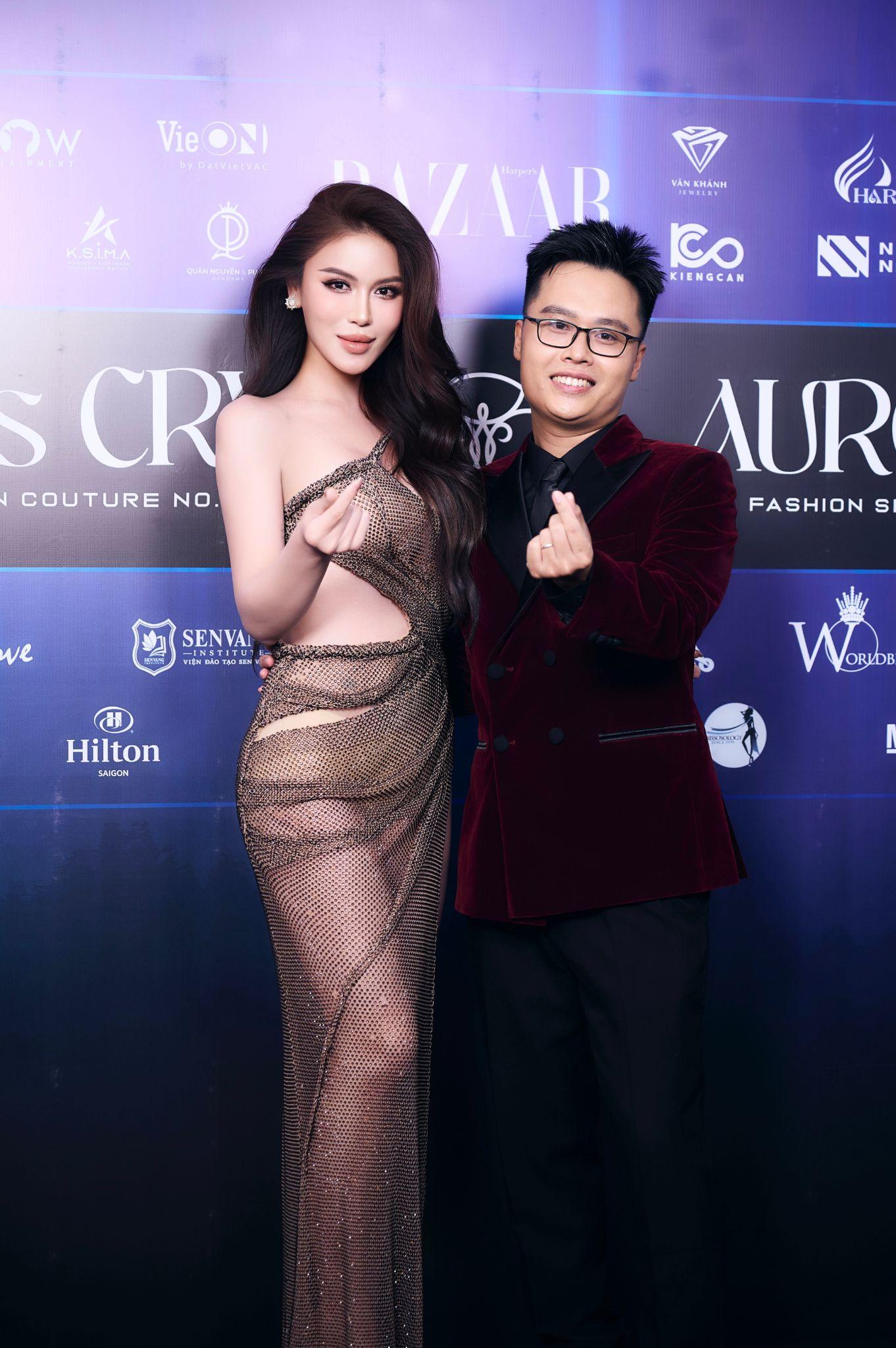 Á hậu Thuỷ Tiên đến chúc mừng NTK Nguyễn Minh Tuấn trong show diễn cá nhân - Ảnh: nhân vật cung cấp