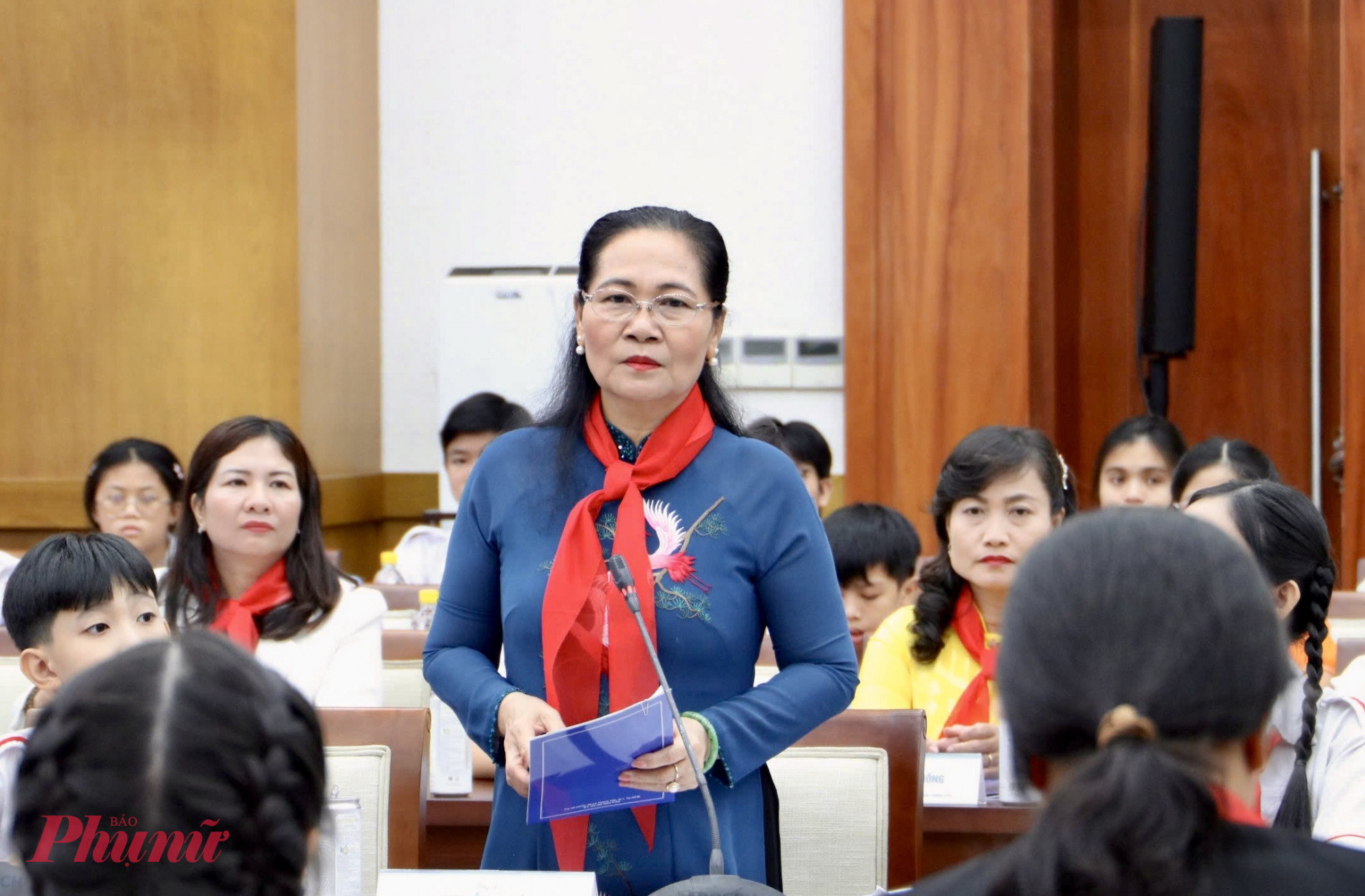 Chủ tịch HĐND TPHCM Nguyễn Thị Lệ phát biểu tại chương trình gặp gỡ thiếu nhi năm 2025 - Ảnh: Thanh Tâm