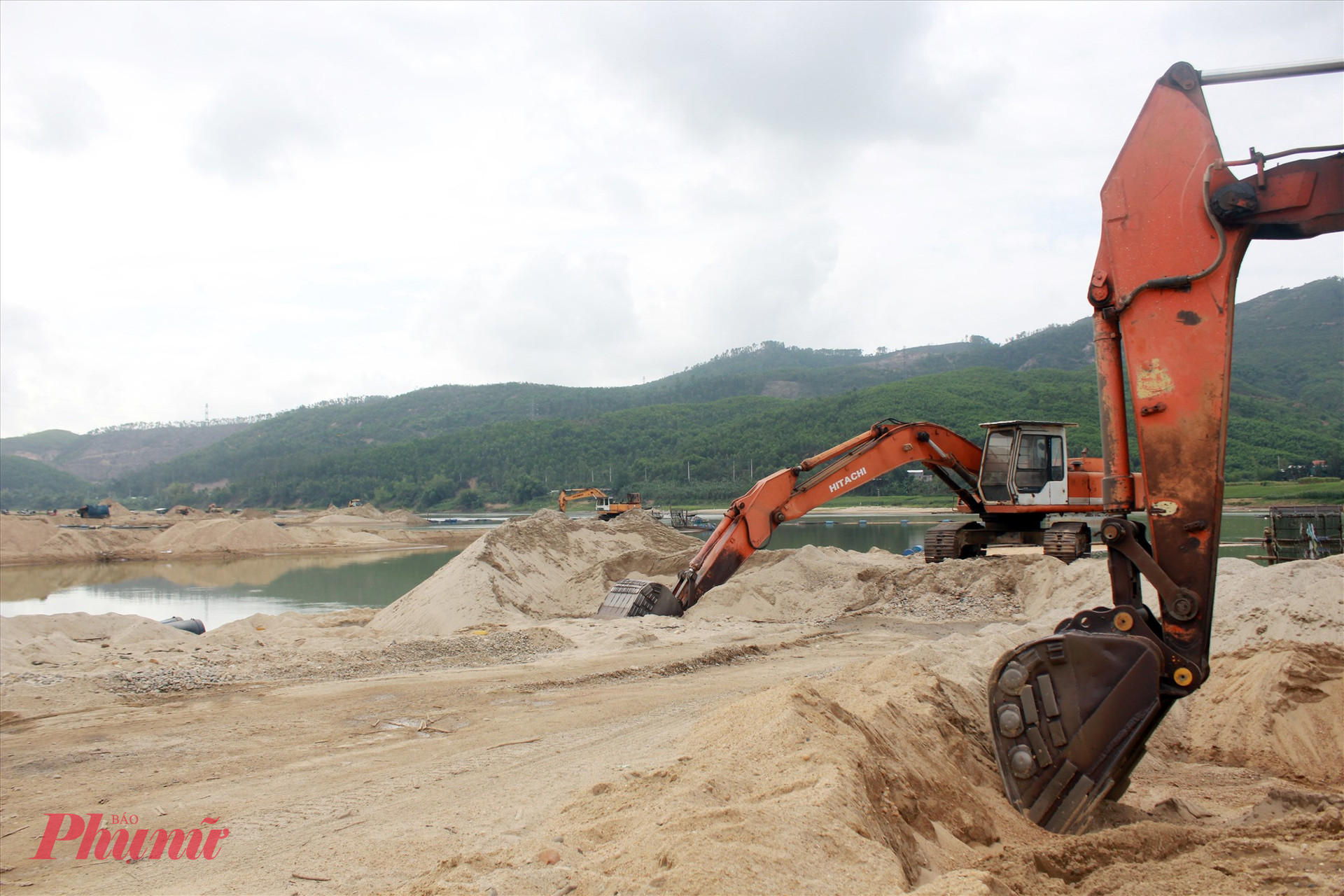 Chủ tịch Quảng Nam chỉ đạo thực hiện hàng loạt biện pháp nhằm ổn định giá cát xây dựng và đảm bảo nguồn cung phục vụ thị trường