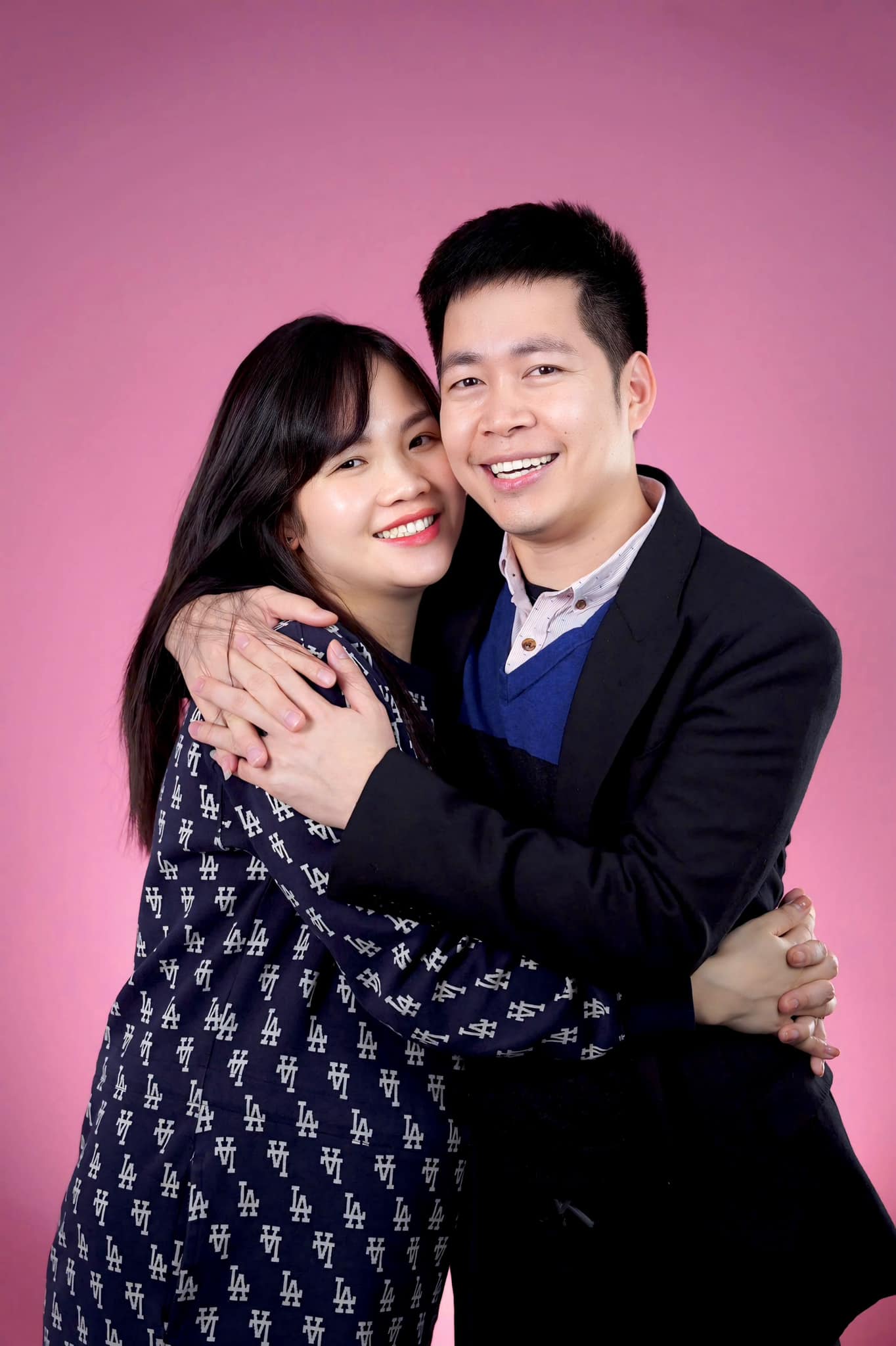 Cặp vợ chồng 6 con: "Chúng tôi thấy mọi thứ vừa đủ" Đôi vợ chồng trẻ luôn đồng quan điểm, chí hướng trong việc xây dựng gia đình