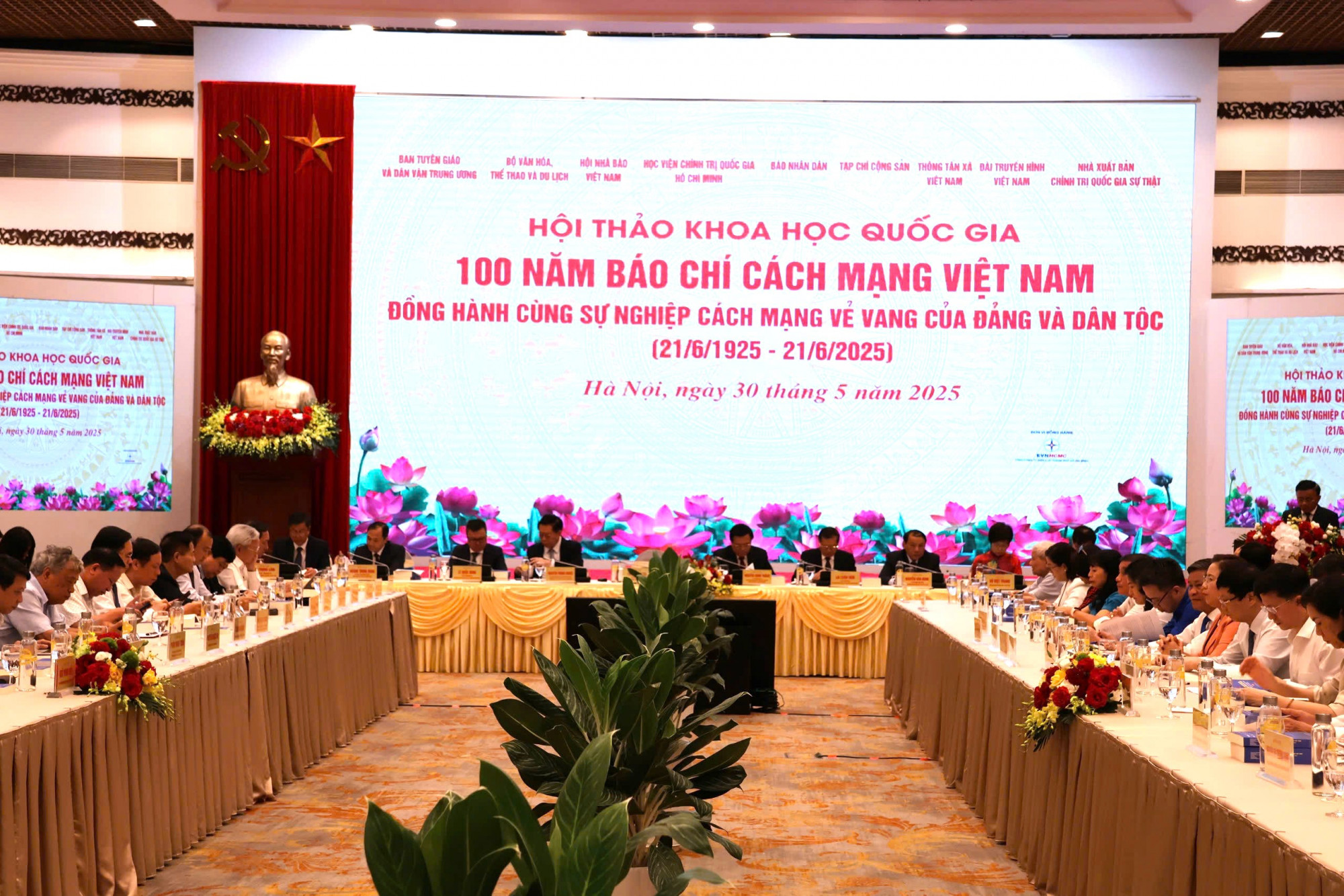 Toàn cảnh hội thảo - ảnh: V.D.
