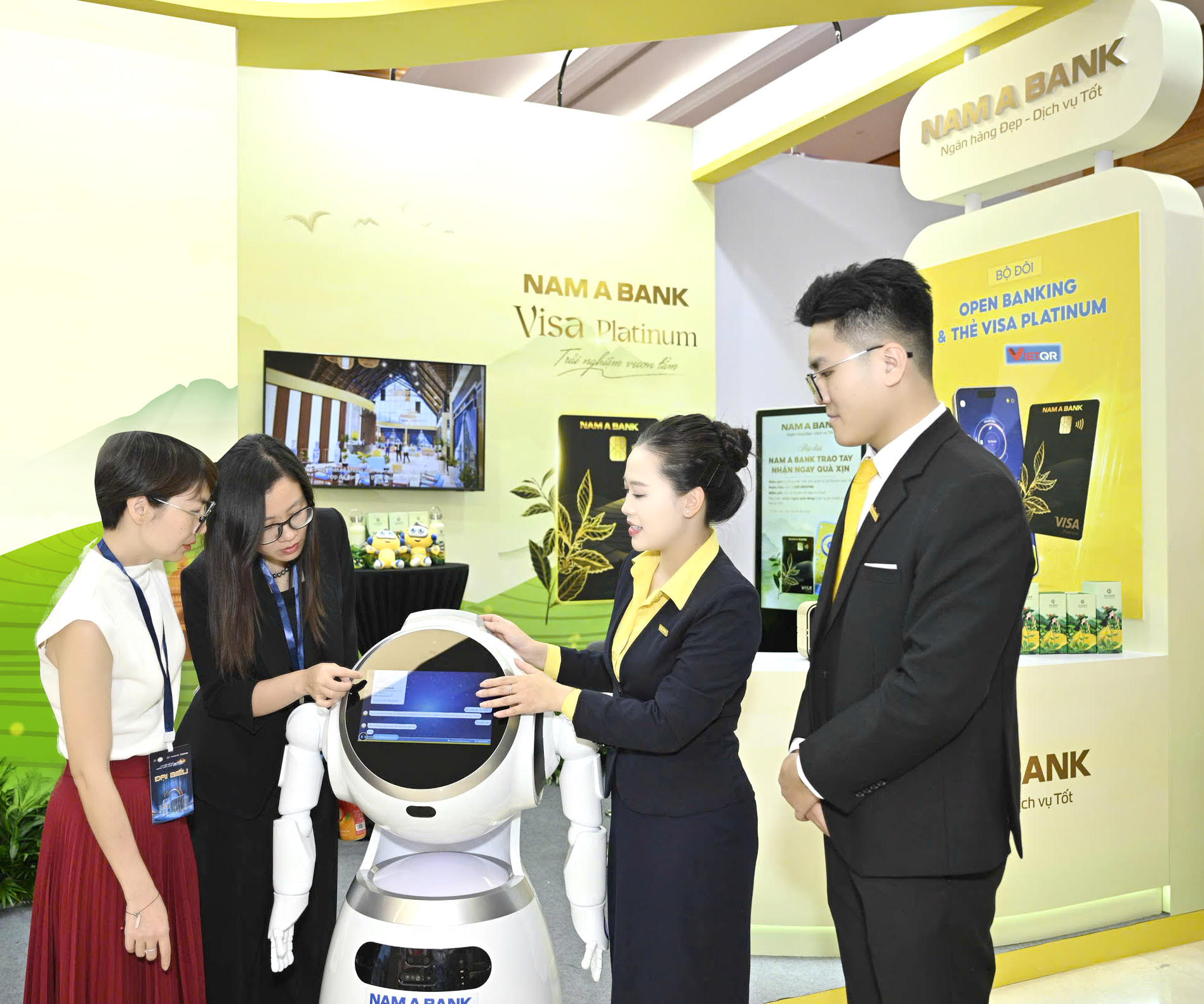 Nam A Bank mang nhiều giải pháp và công nghệ nổi bật đến sự kiện “Chuyển đổi số ngành ngân hàng 2025” - Ảnh: Nam A Bank