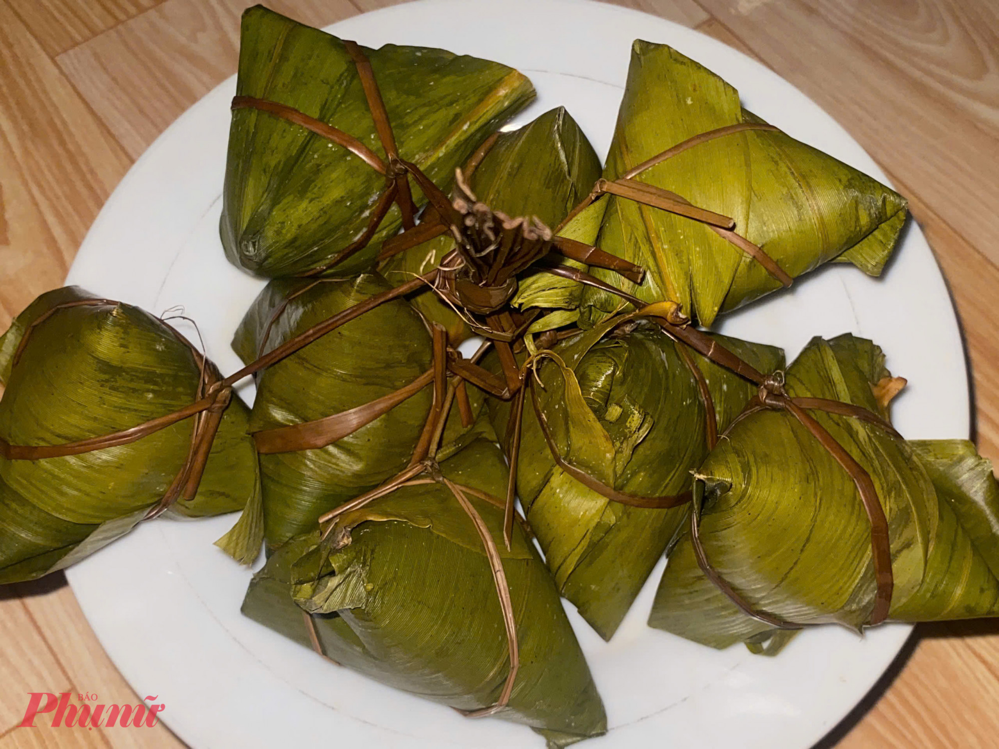 Do bánh có kích thước lớn hơn nên bánh có giá 85.000 đồng/chục