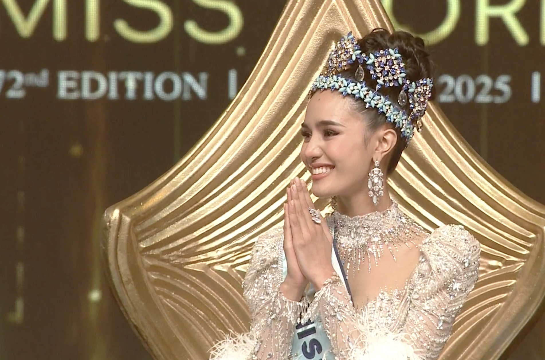 Opal Suchata trong khoảnh khắc đăng quang hoa hậu Thế giới 2025