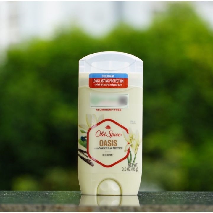Sáp khử mùi Old Spice Oasis Deodorant: Sản phẩm này giúp ngăn chặn mùi khó chịu bền bỉ suốt 48 giờ mà không để lại vệt hay làm ố vàng áo. Mùi hương vani dịu dàng và ngọt ngào mang lại cảm giác thư giãn, dễ chịu. Tương tự các dòng sáp ngừa mồ hôi khác, sản phẩm sẽ thể hiện hiệu quả tốt nhất nếu được sử dụng ngay sau khi tắm và lau khô cơ thể. 