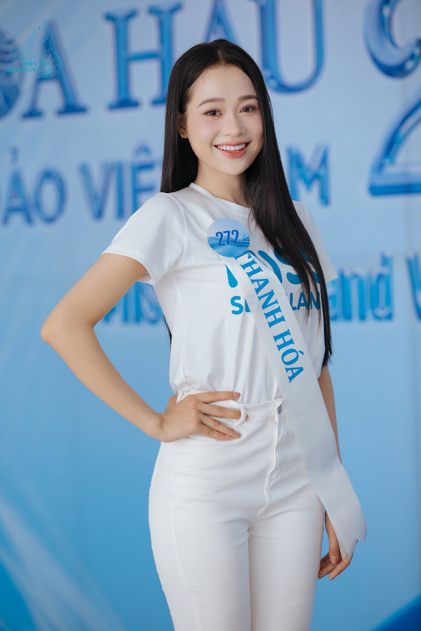 Mỹ Linh sở hữu chiều cao 1,7m, số đo ba vòng 80-65-96, hiện đang sinh viên khoa Du lịch của Trường đại học Văn hóa Thể thao và Du lịch tỉnh Thanh Hóa.