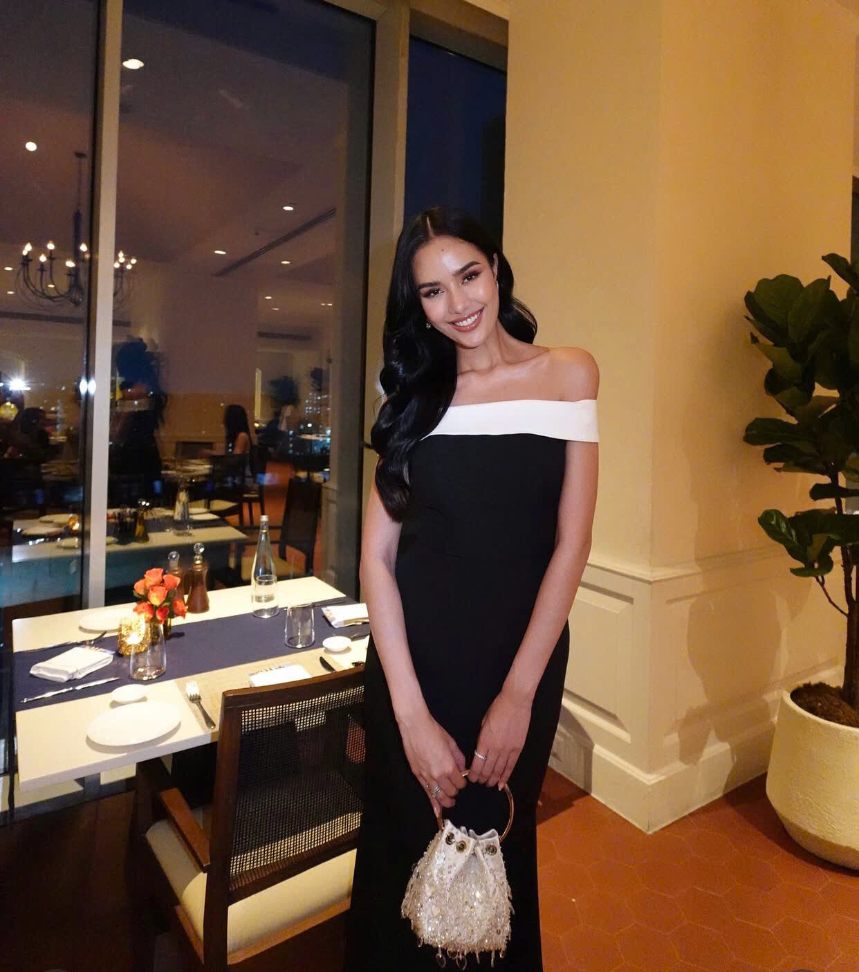 Opal Suchata sinh năm 2003 tại Phuket, nơi cha mẹ cô điều hành khách sạn ở phố cổ. Người đẹp đang theo học chuyên ngành Quan hệ quốc tế tại Đại học Thammasat. Cô nói được ba thứ tiếng: tiếng Thái, tiếng Anh và tiếng Trung.