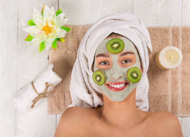 10. Kiwi – Dưỡng sáng và cải thiện kết cấu da: Kiwi chứa lượng lớn vitamin C giúp tăng sản sinh collagen, từ đó cải thiện độ đàn hồi da. Khi kết hợp kiwi với sữa chua, mặt nạ này sẽ giúp làm dịu, dưỡng sáng và phục hồi nhanh làn da bị xỉn màu, mất nước do nắng hè - Ảnh: iStockphoto. 