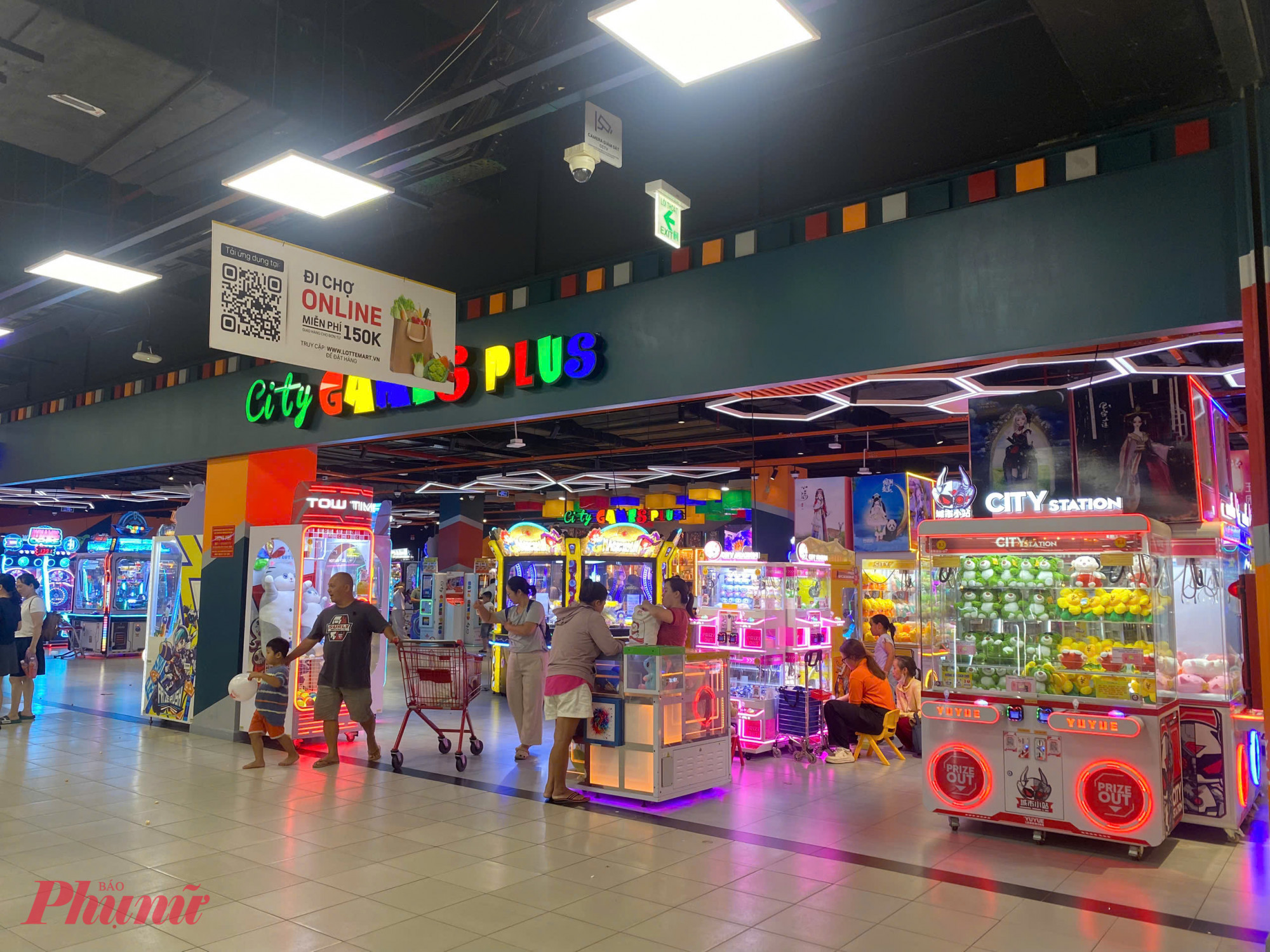 Các khu vui chơi bên trong LotteMart cũng không quá đông khách