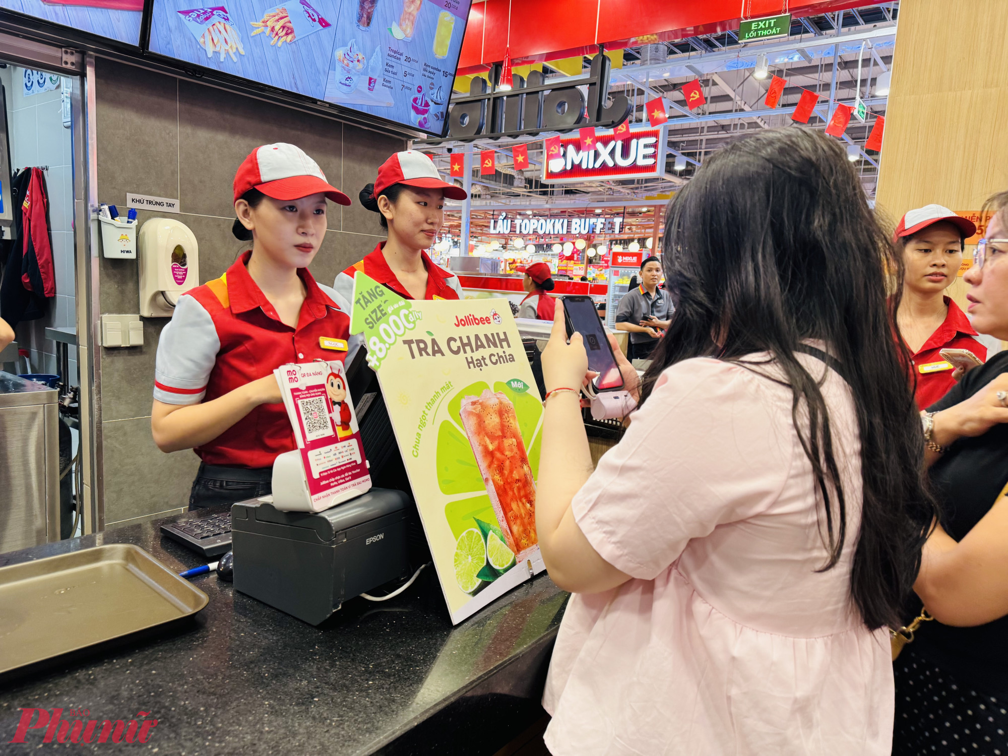 Thanh toán không tiền mặt tại Việt Nam đạt được nhiều hiệu quả tích cực - Ảnh: Thanh Hoa