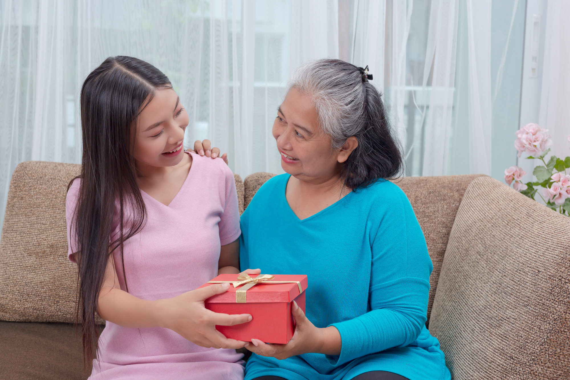 Chỉ một câu nhẹ nhàng, bà nội đã nockout mẹ tôi. Ảnh minh họa Freepik