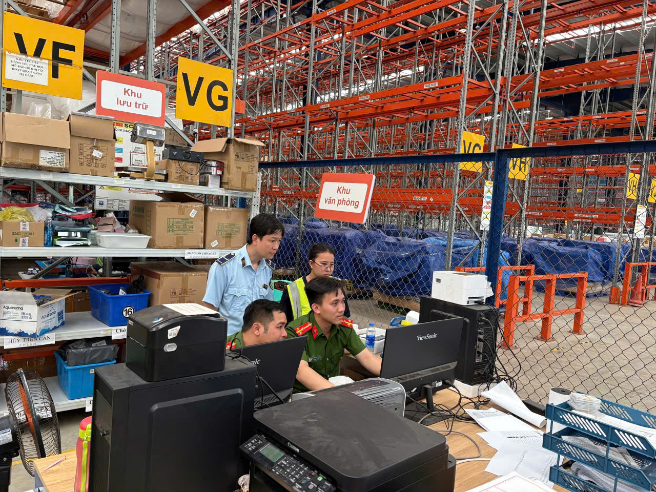 Gần 226.000 sản phẩm hàng hóa các loại bị tạm giữ tại Công ty Cổ phần Chuỗi cung ứng Thương mại Á Châu - Ảnh: Cục Quản lý và Phát triển thị trường trong nước 