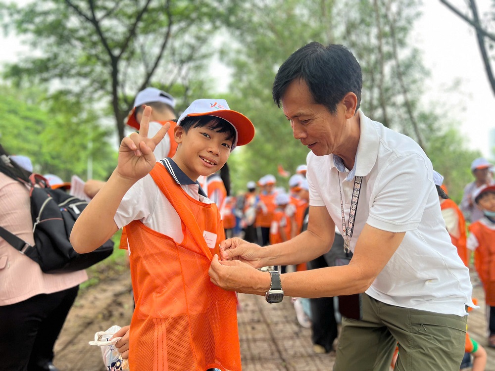 Đôi chân nhỏ chạm đích bằng trái tim lớn Ông Nguyễn Đức Liên - Cố vấn Truyền thông Kim Oanh Group, Chủ tịch Danh dự quỹ Khởi Sự Từ Tâm - Ảnh: Quốc Thái